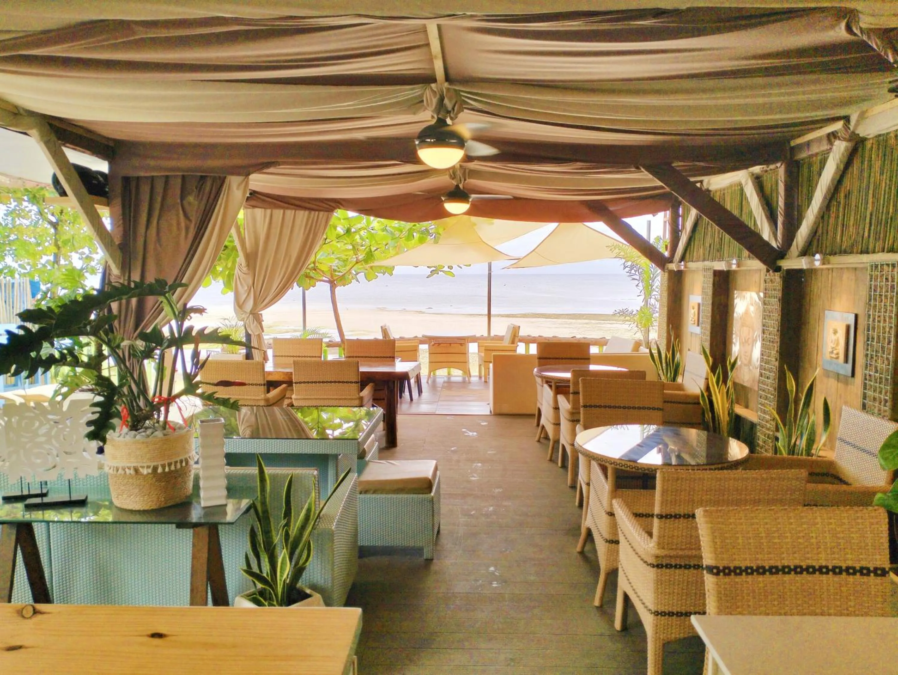 Restaurant/places to eat in Swakihan Guest House