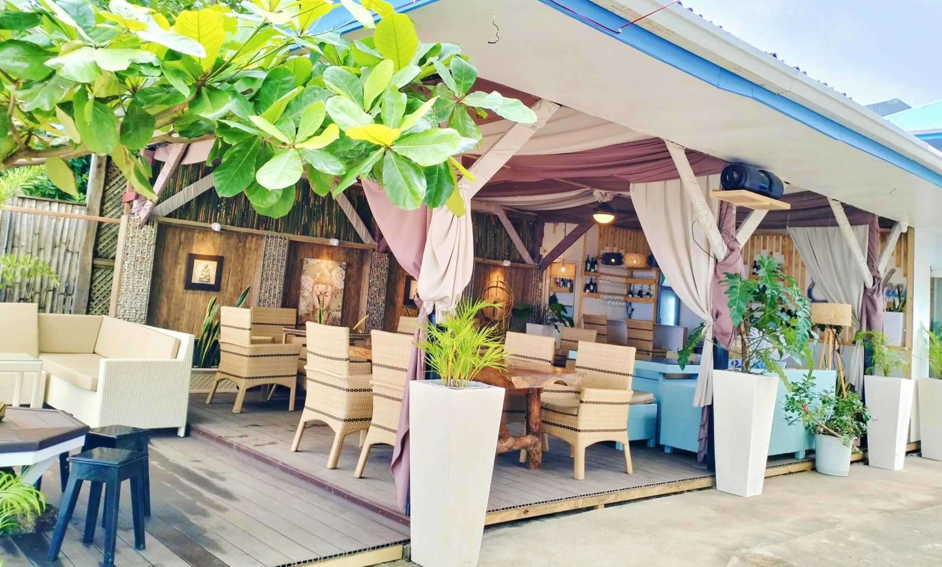 Restaurant/places to eat in Swakihan Guest House