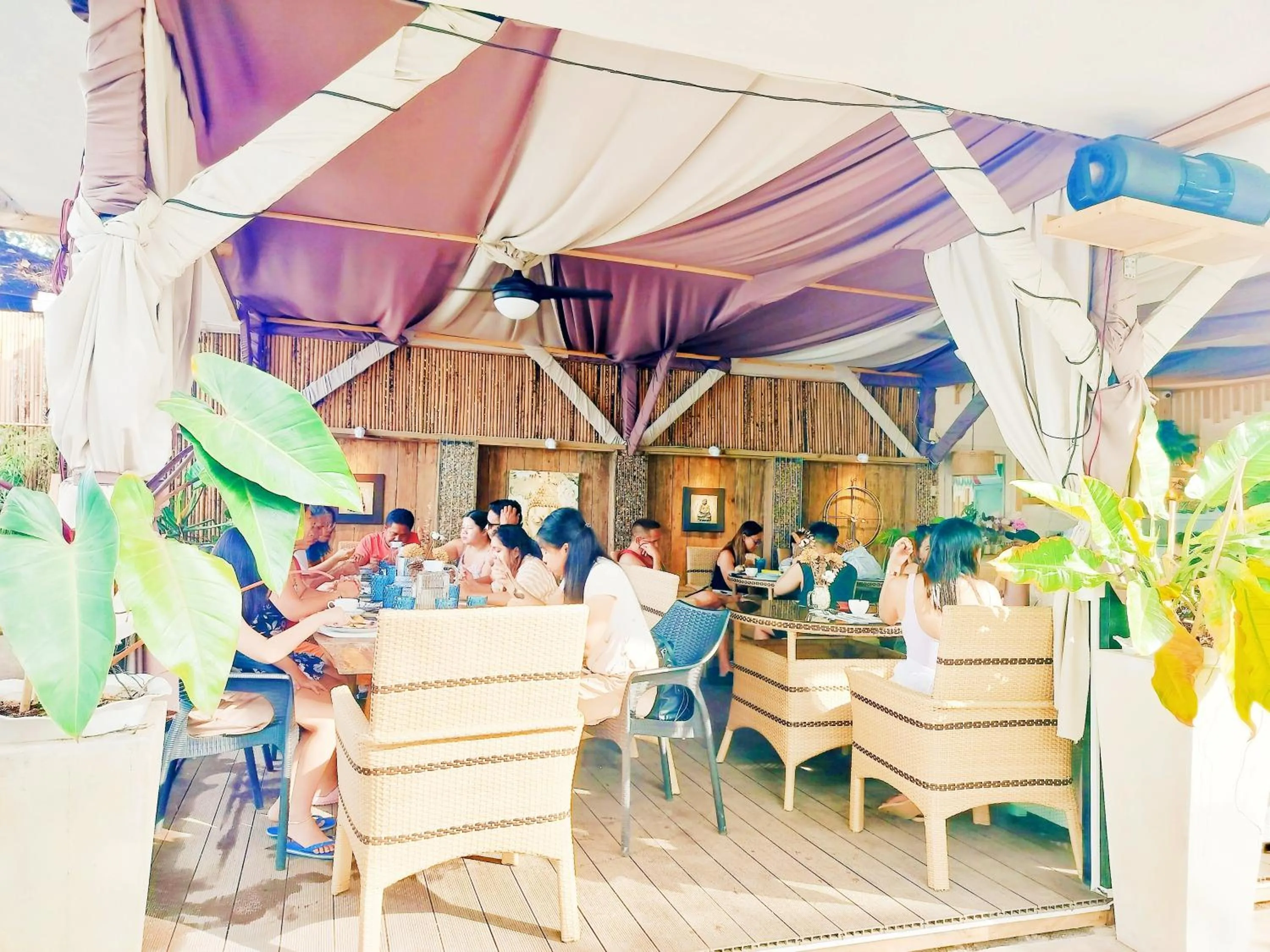 Restaurant/places to eat in Swakihan Guest House