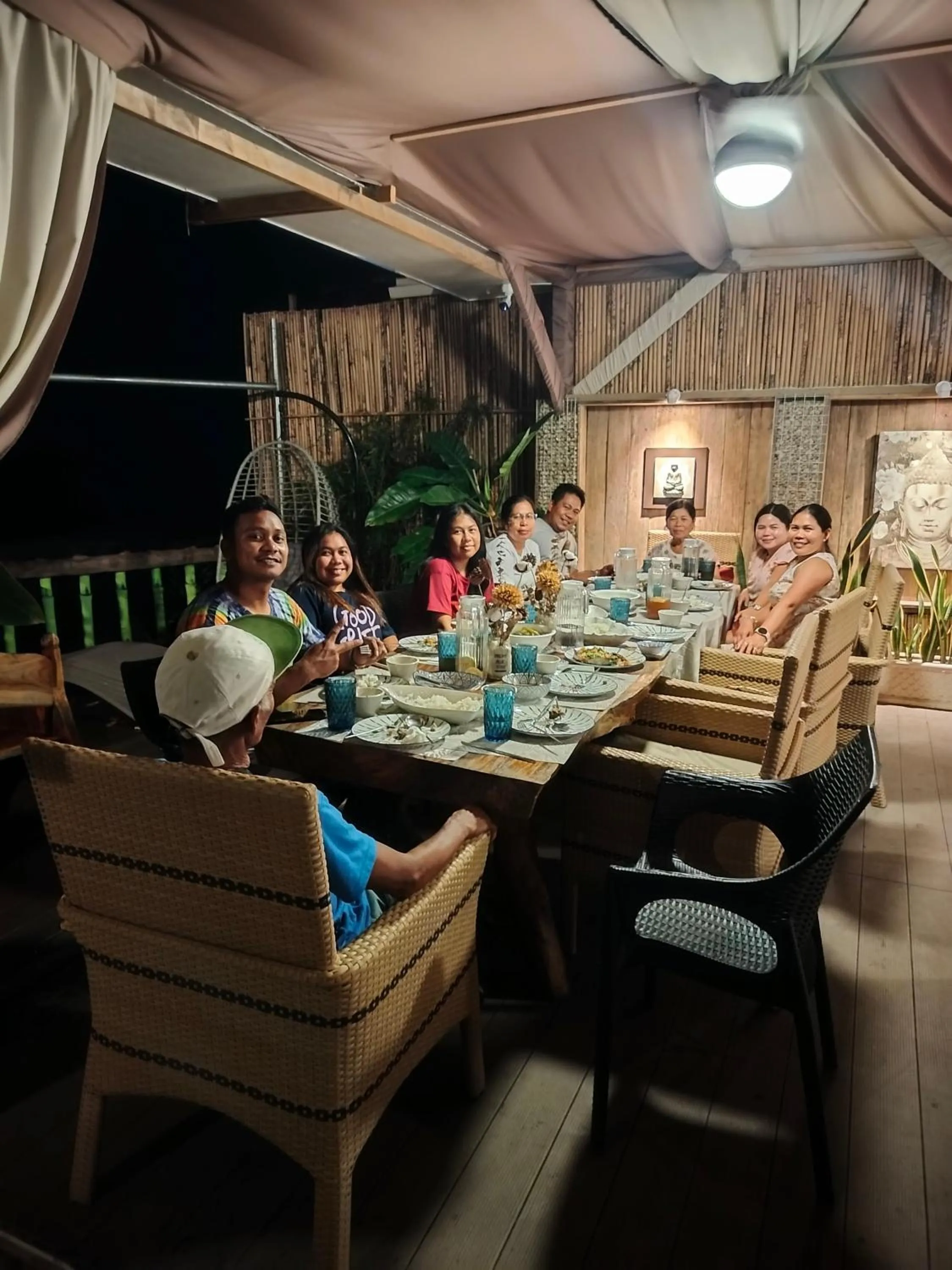 Restaurant/places to eat in Swakihan Guest House