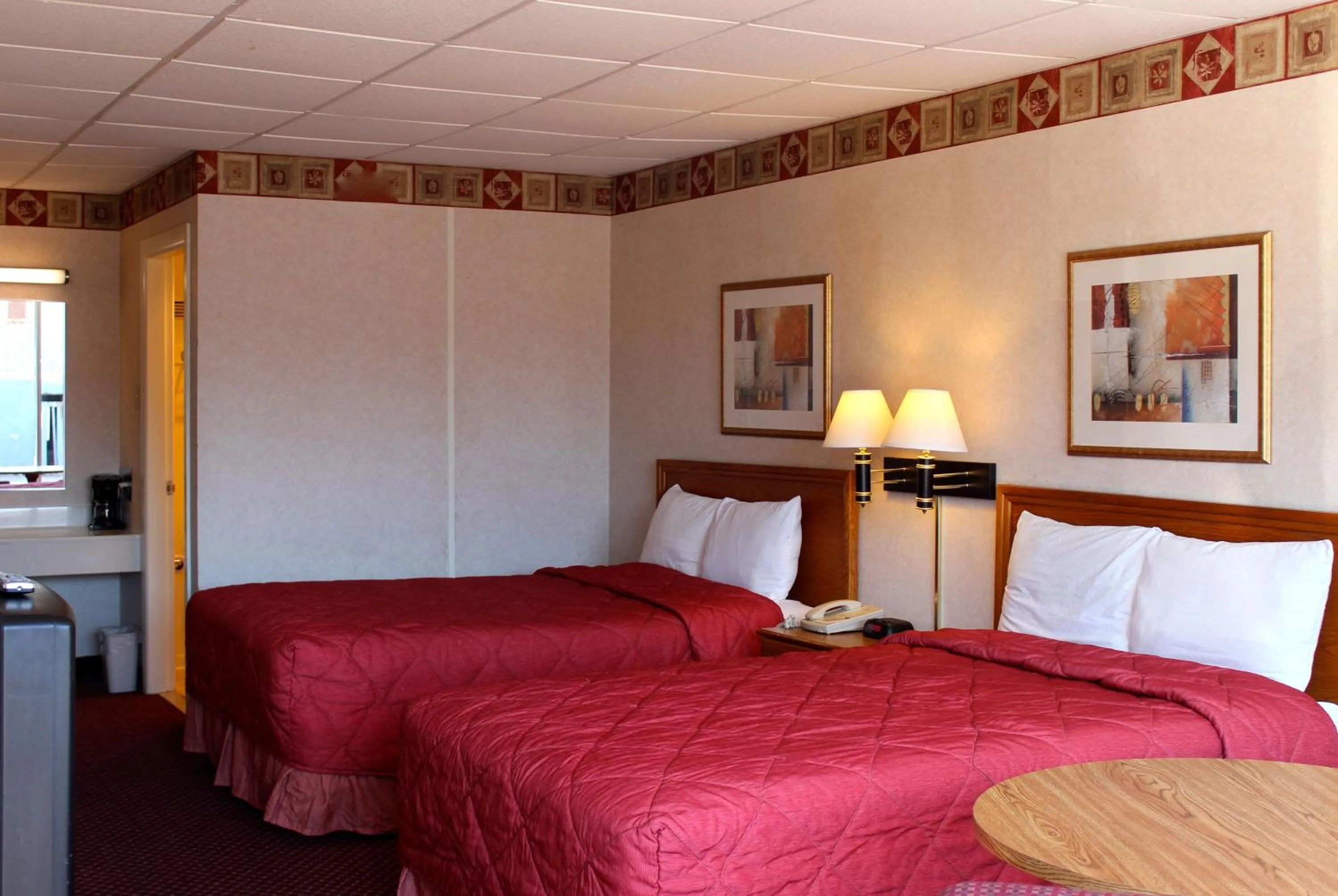 Bed in Regency Inn Richmond