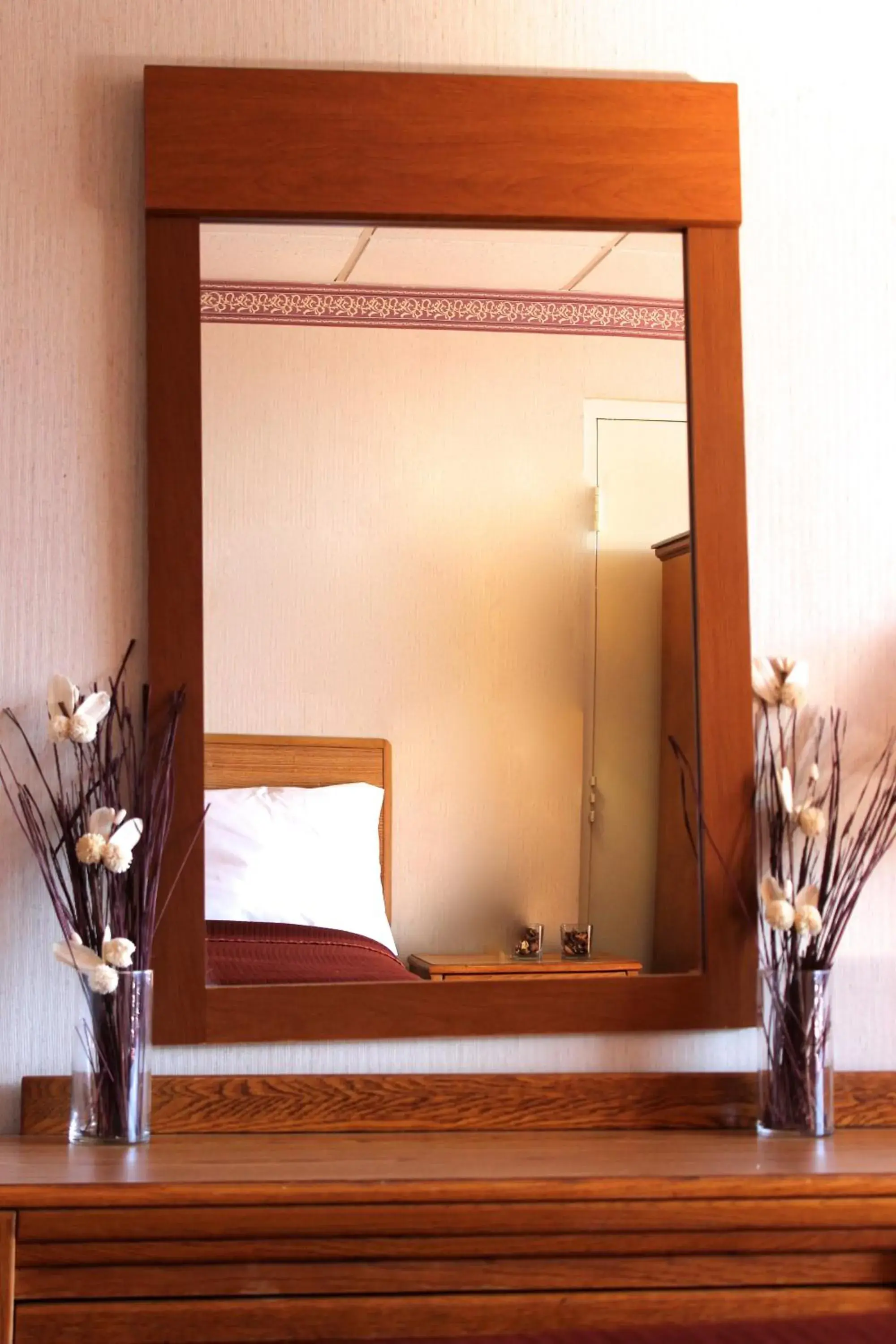 Suite with Whirlpool in Regency Inn Richmond Suite with Whirlpool in Regency Inn Richmond