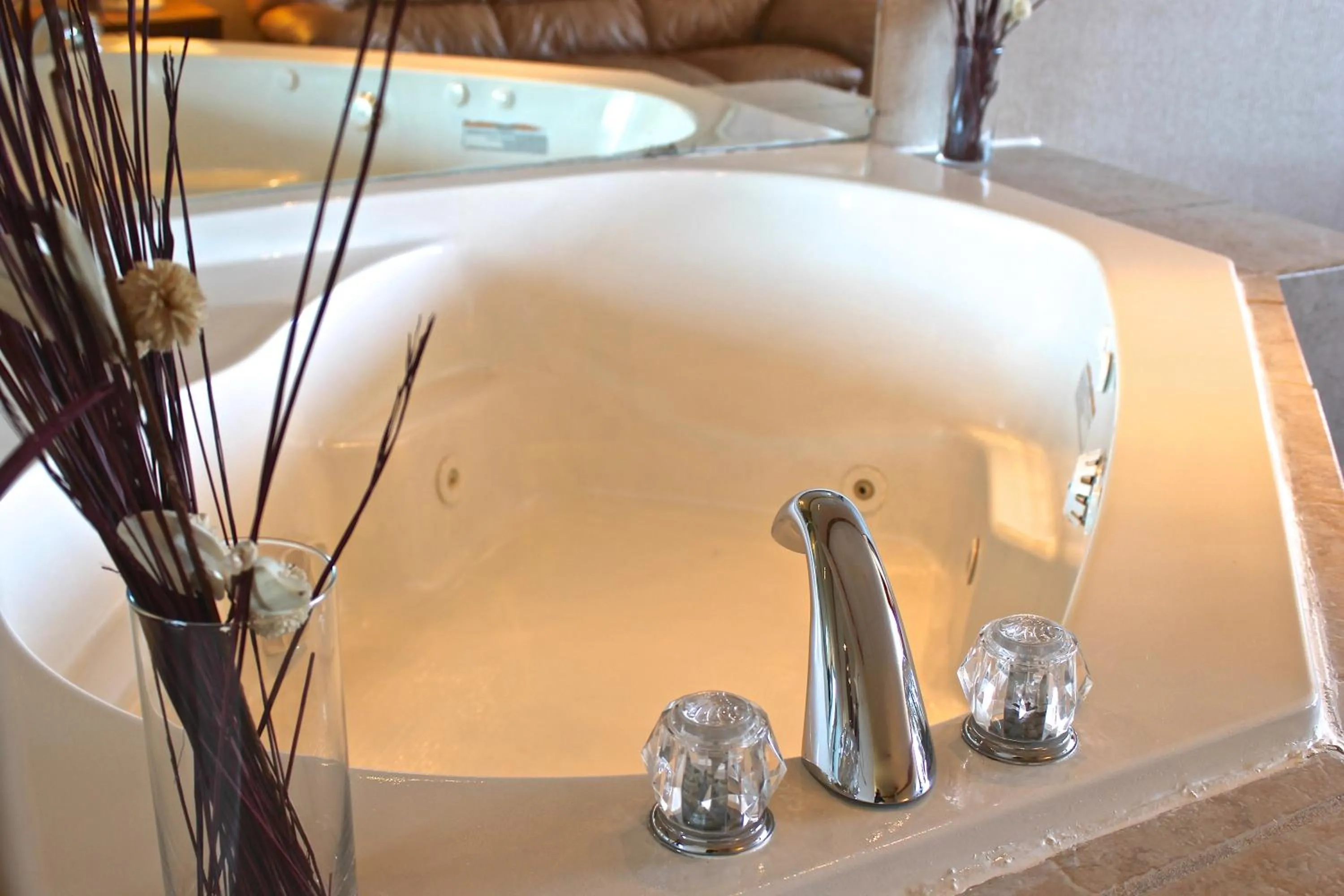 Hot Tub in Regency Inn Richmond