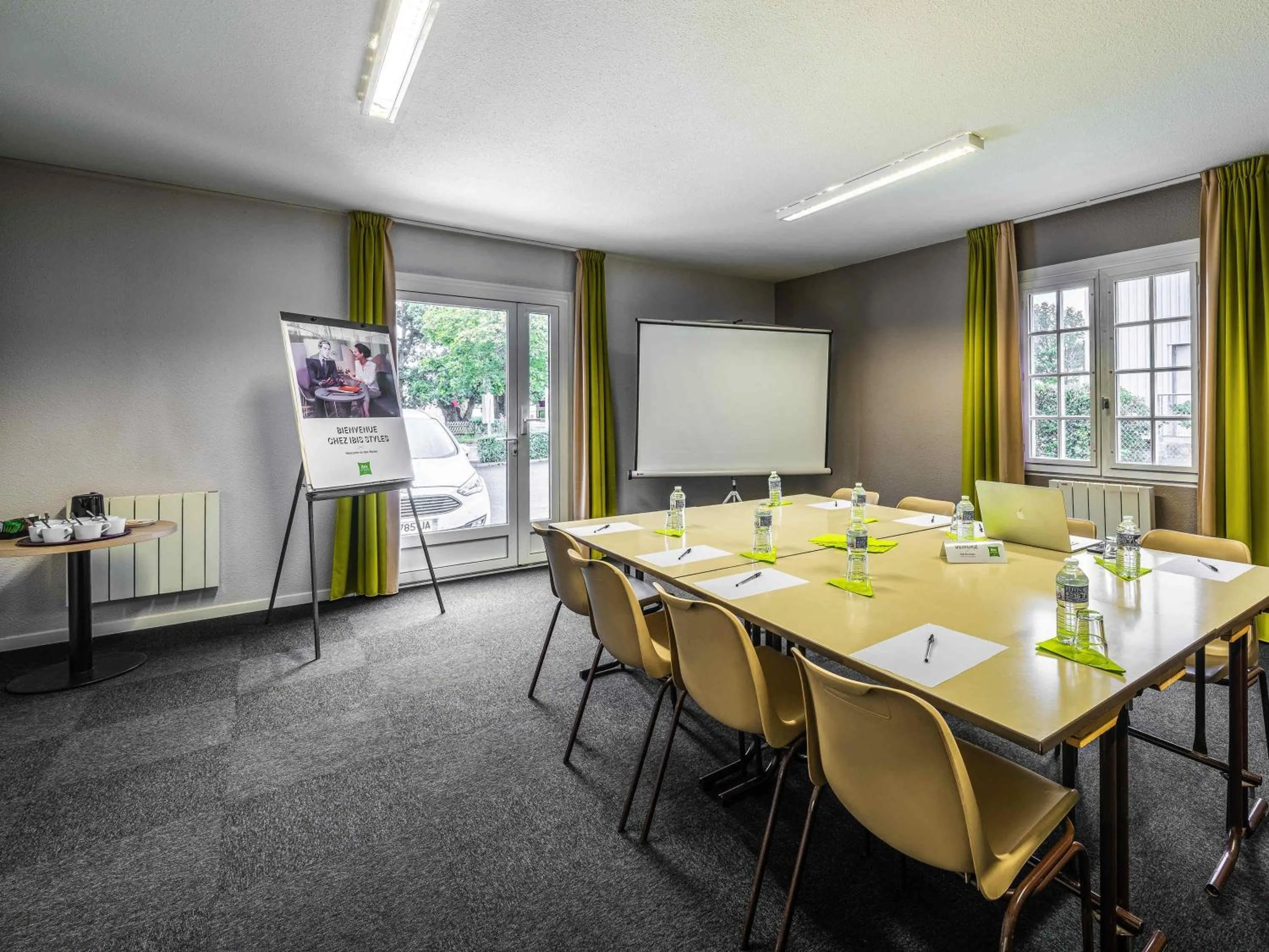 Meeting/conference room in ibis Styles Saint Brieuc Plerin
