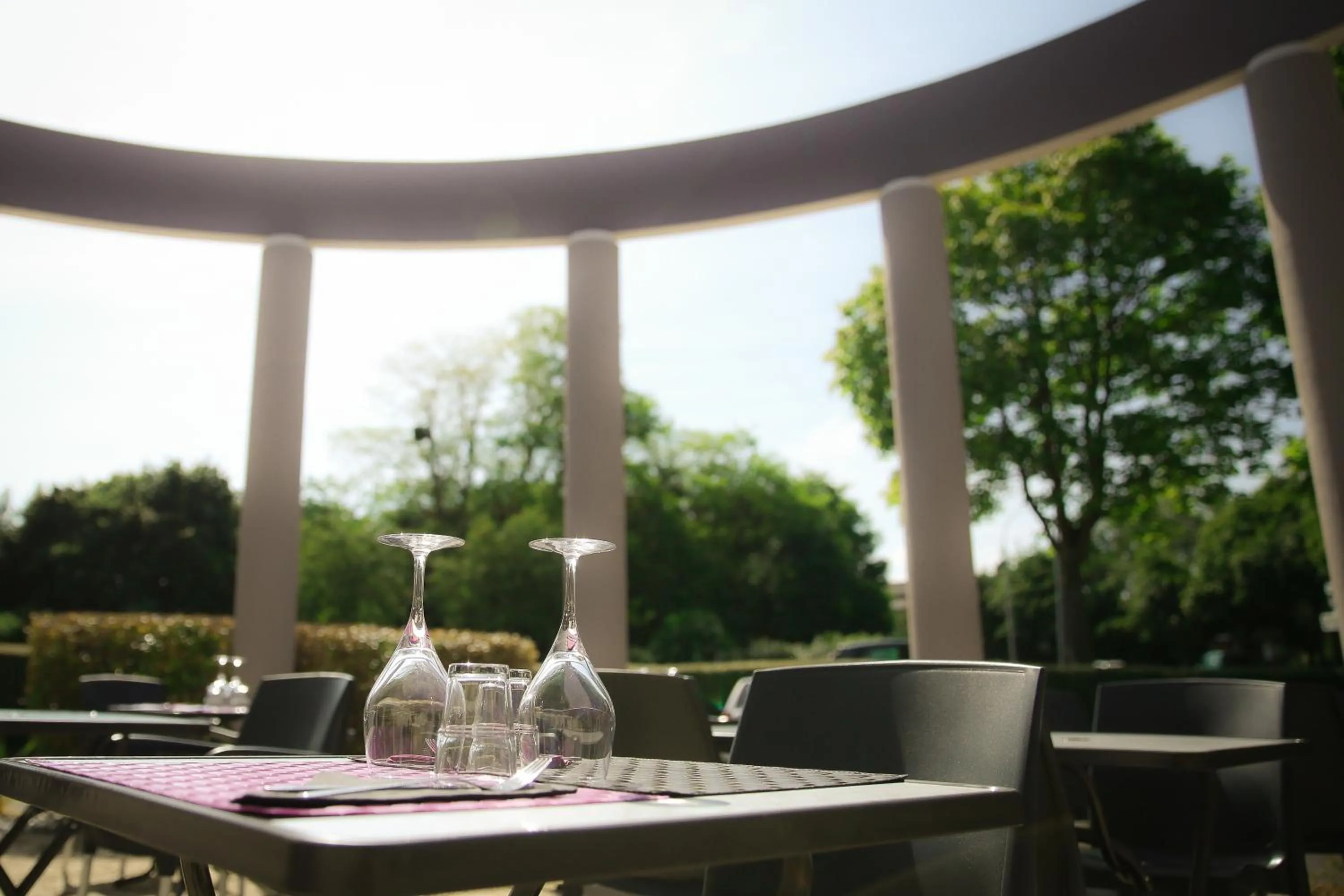 People in ibis Styles Saint Brieuc Plerin