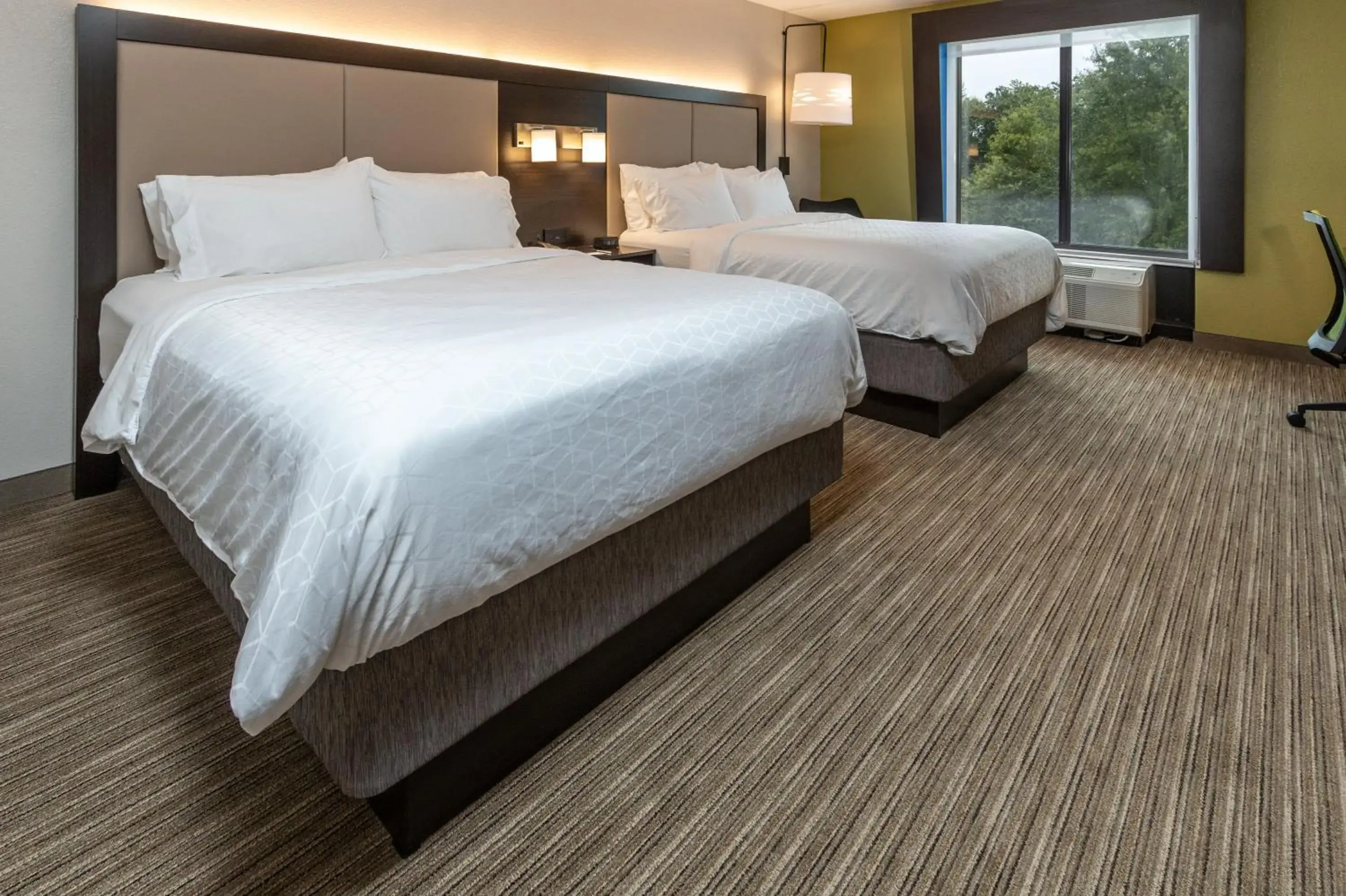Standard Queen Room with Two Queen Beds and Tub - Mobility/Communications Accessible in Holiday Inn Express & Suites Tupelo by IHG Standard Queen Room with Two Queen Beds and Tub - Mobility/Communications Accessible in Holiday Inn Express & Suites Tupelo by IHG