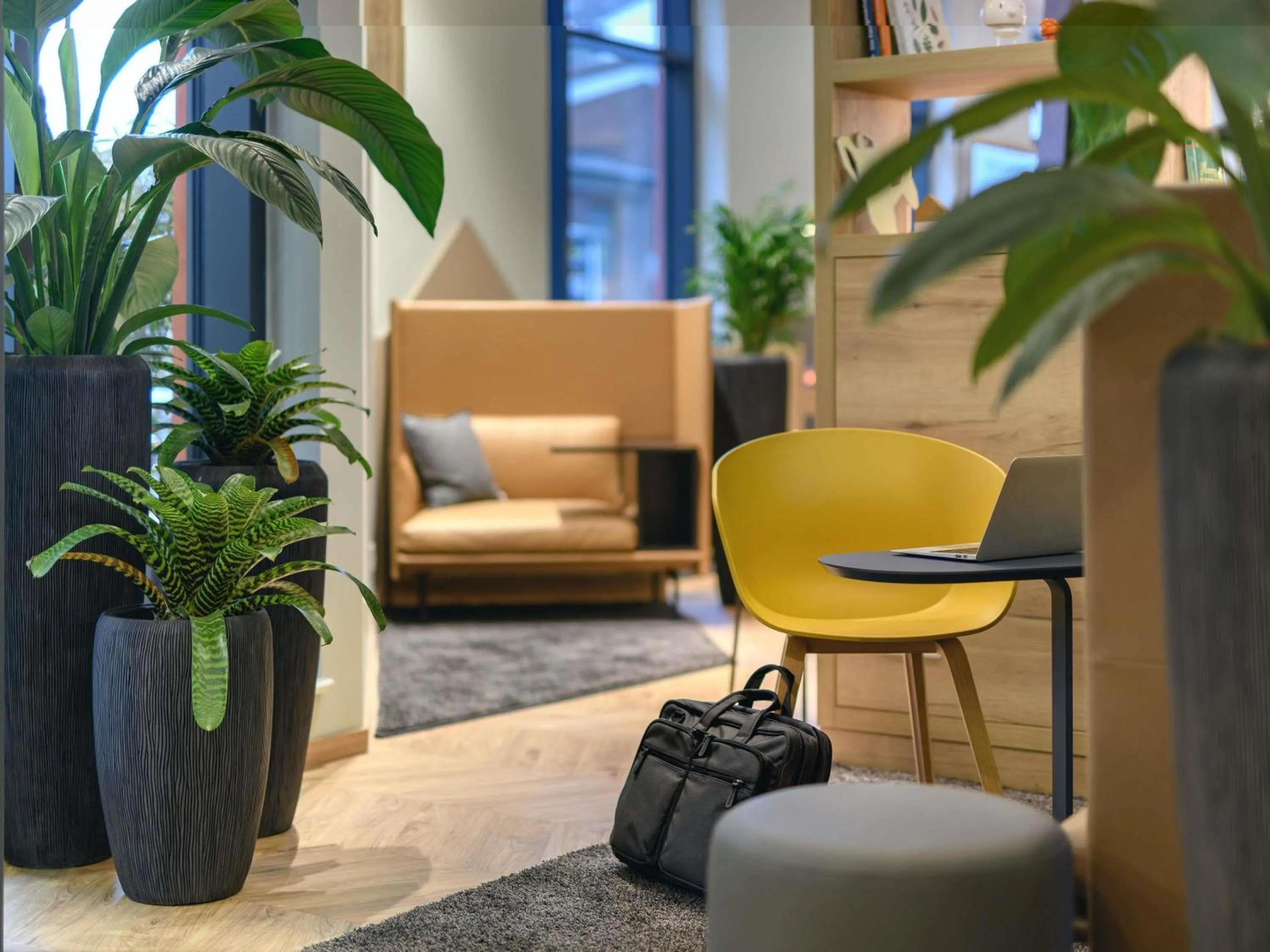 Lounge or bar in Ibis Styles Aschaffenburg