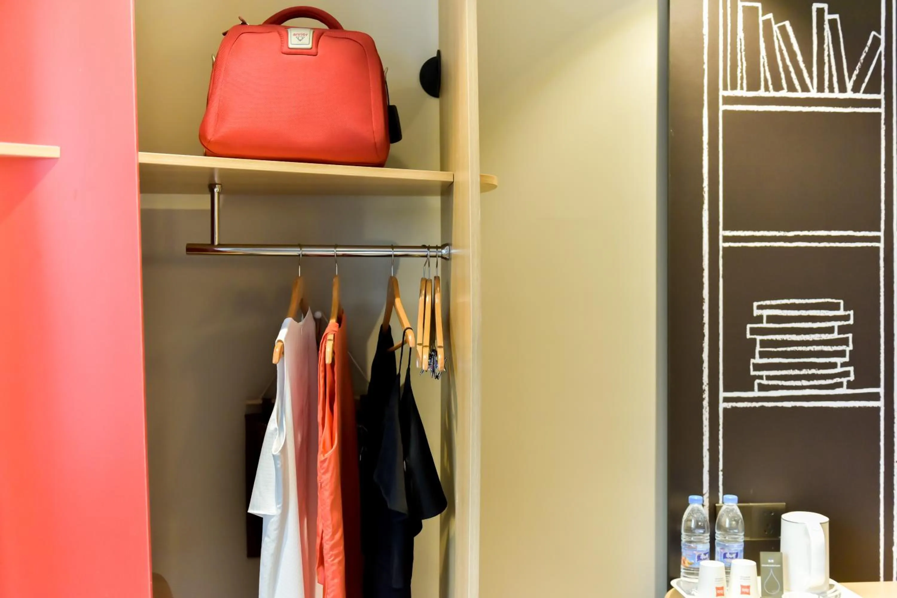 Kitchen/Kitchenette in Ibis Guangzhou Pazhou International Exhibition Center Hotel