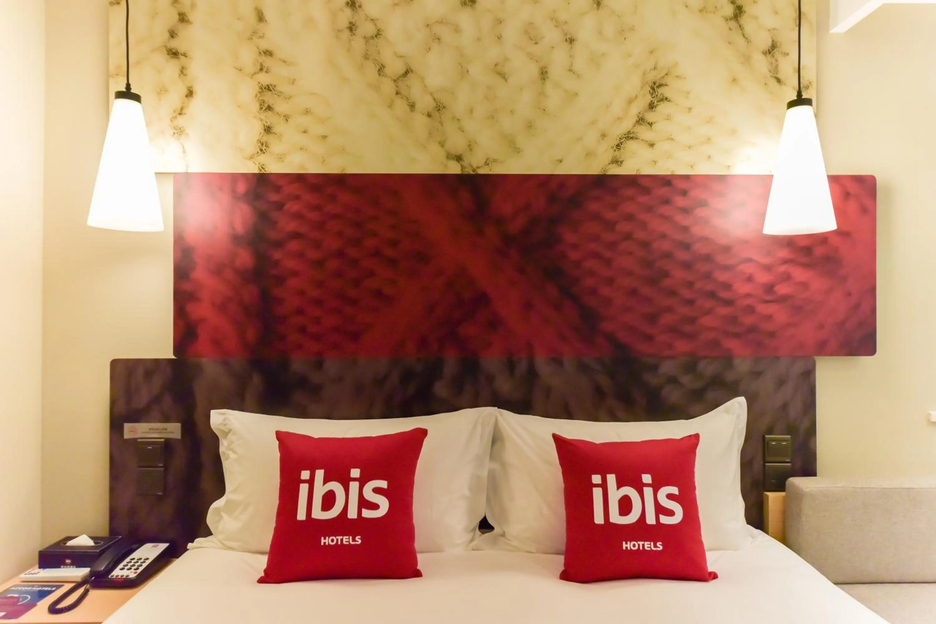 Bed in Ibis Guangzhou Pazhou International Exhibition Center Hotel