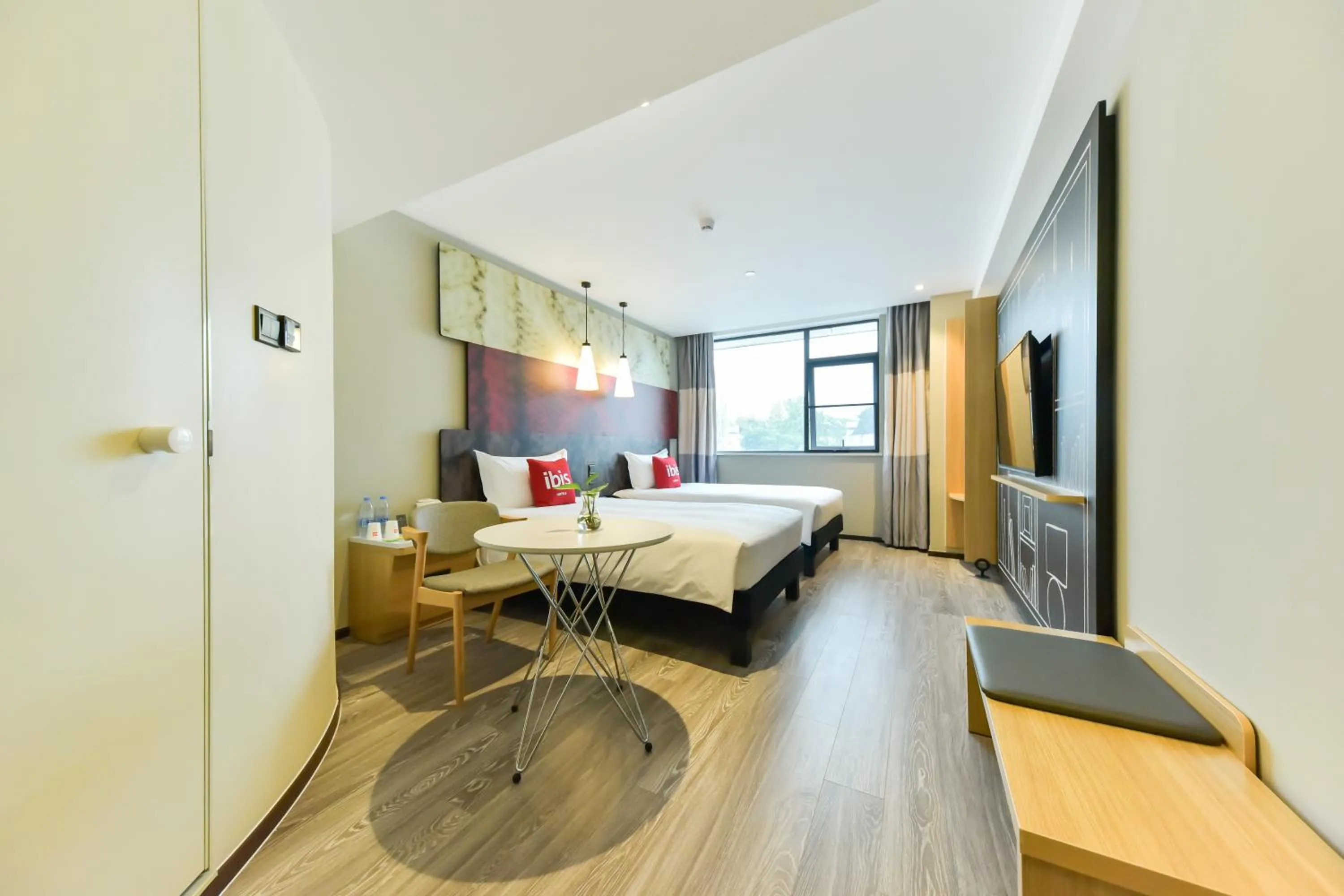 Bed in Ibis Guangzhou Pazhou International Exhibition Center Hotel