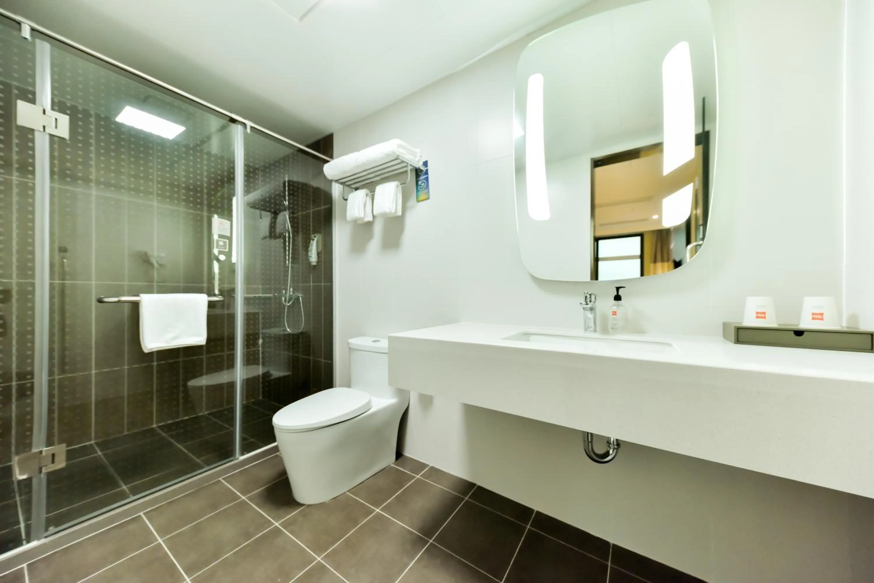 Bathroom in Ibis Guangzhou Pazhou International Exhibition Center Hotel