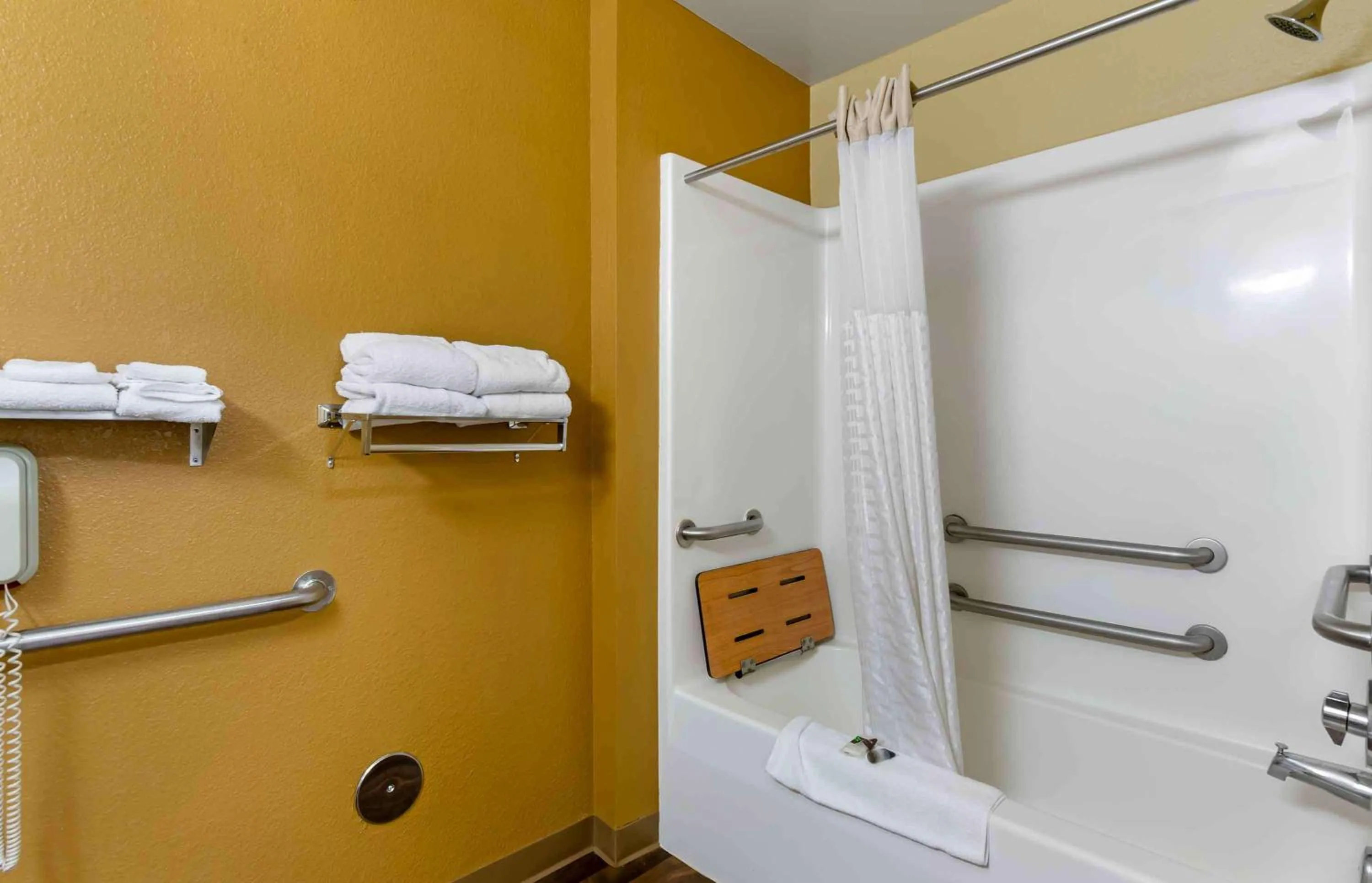 Bathroom in Extended Stay America Suites - Lynchburg - University Blvd