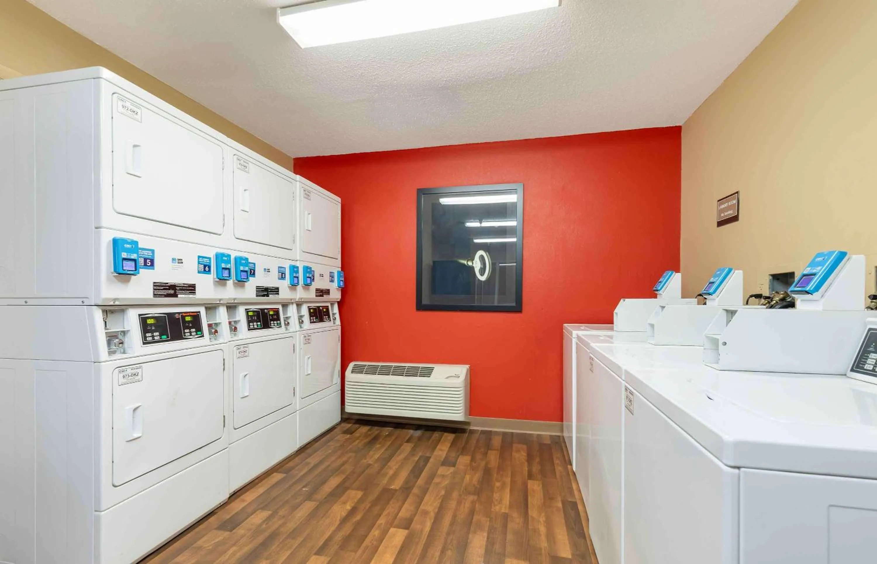 Property building in Extended Stay America Suites - Washington, DC - Gaithersburg - North