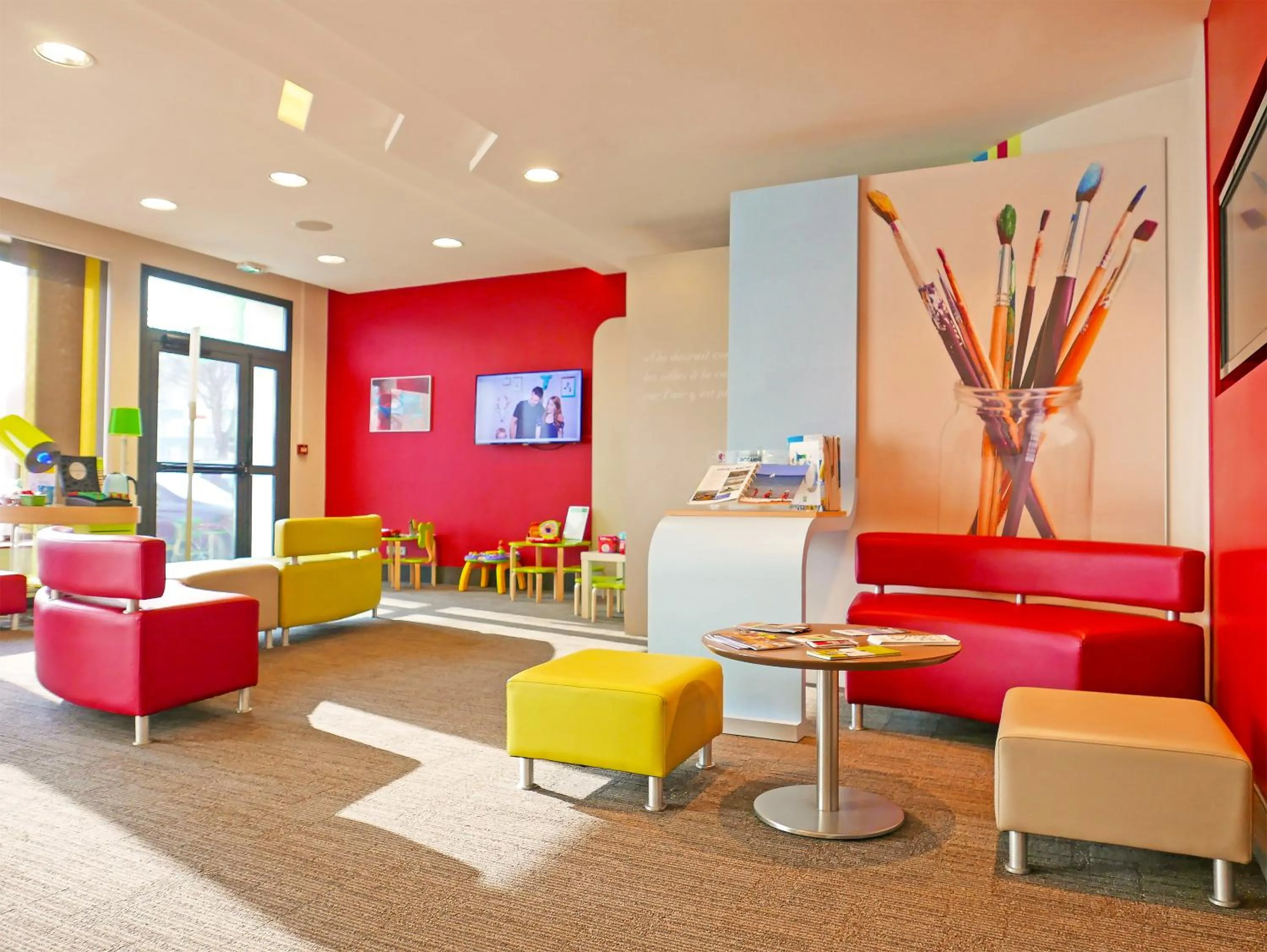 Lobby or reception in ibis Styles Honfleur Centre Historique