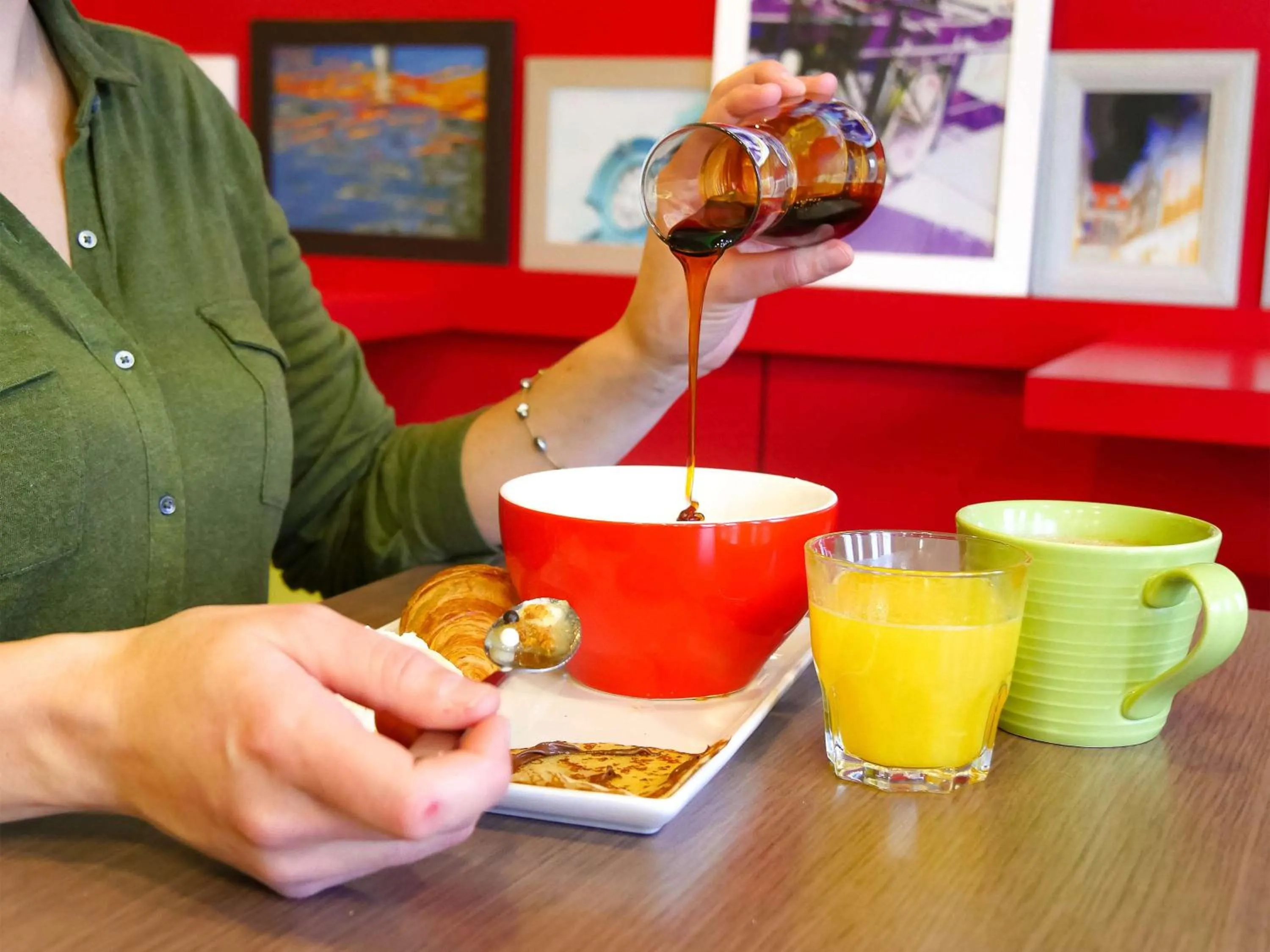 Restaurant/places to eat in ibis Styles Honfleur Centre Historique