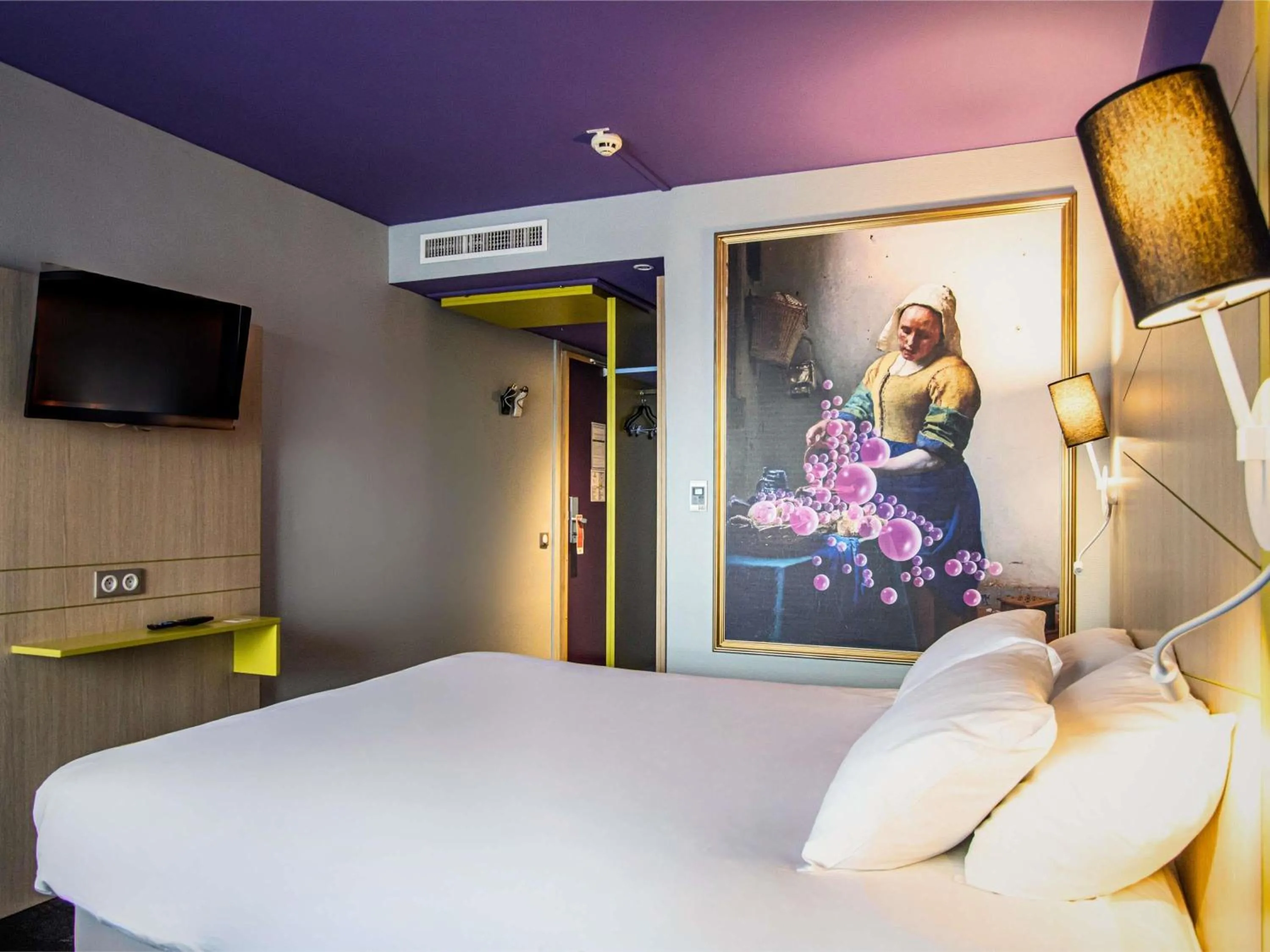 Bedroom, Bed in ibis Styles Honfleur Centre Historique