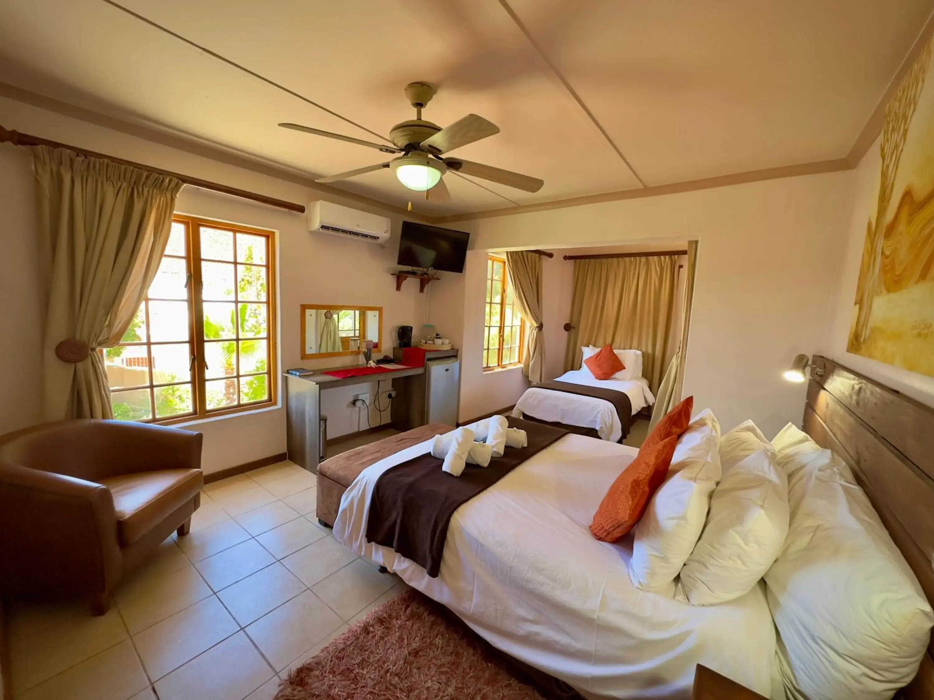 Standard Triple Room - single occupancy in Kliprand Guest House Standard Triple Room - single occupancy in Kliprand Guest House