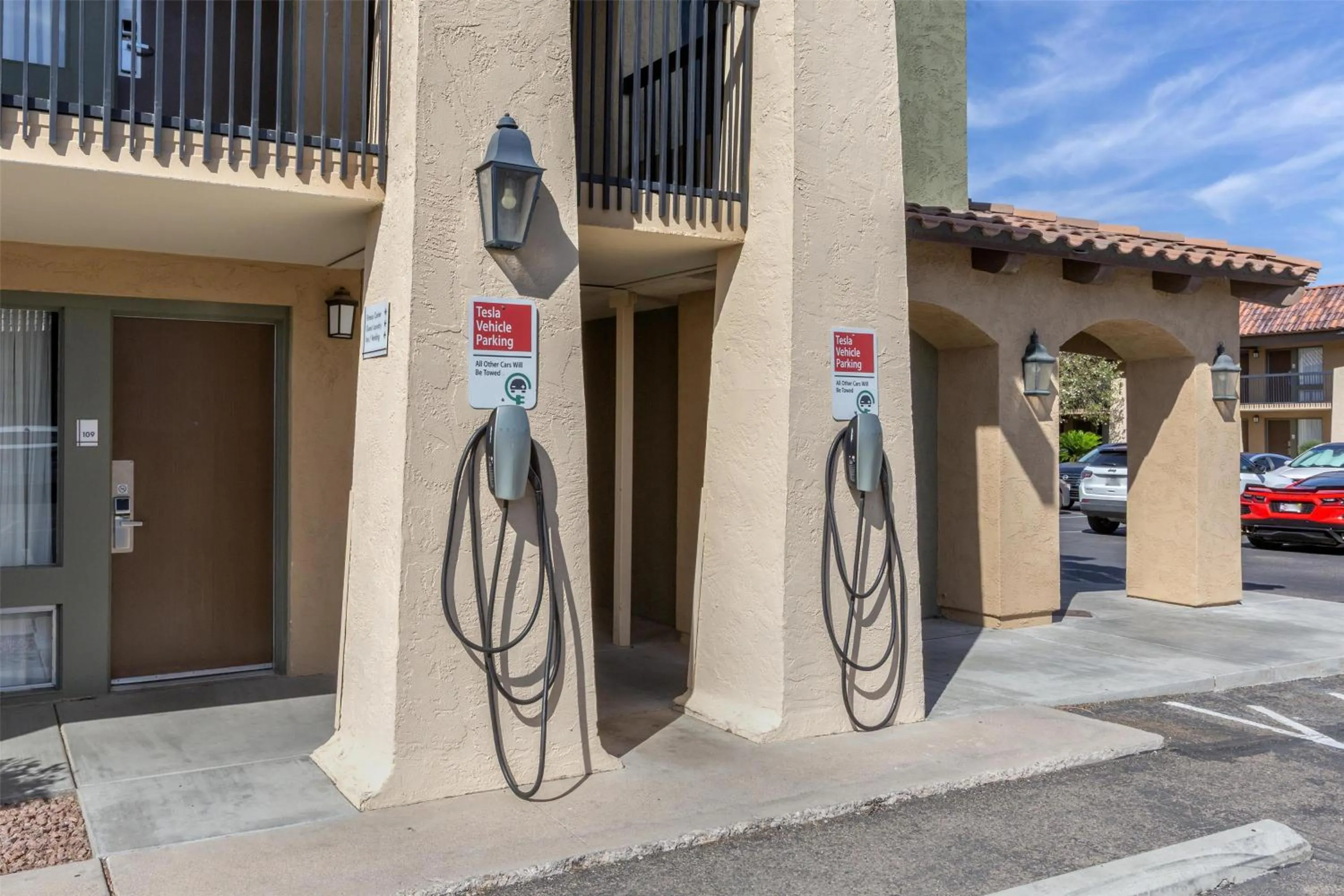 Property building in Best Western Plus A Wayfarer's Inn & Suites