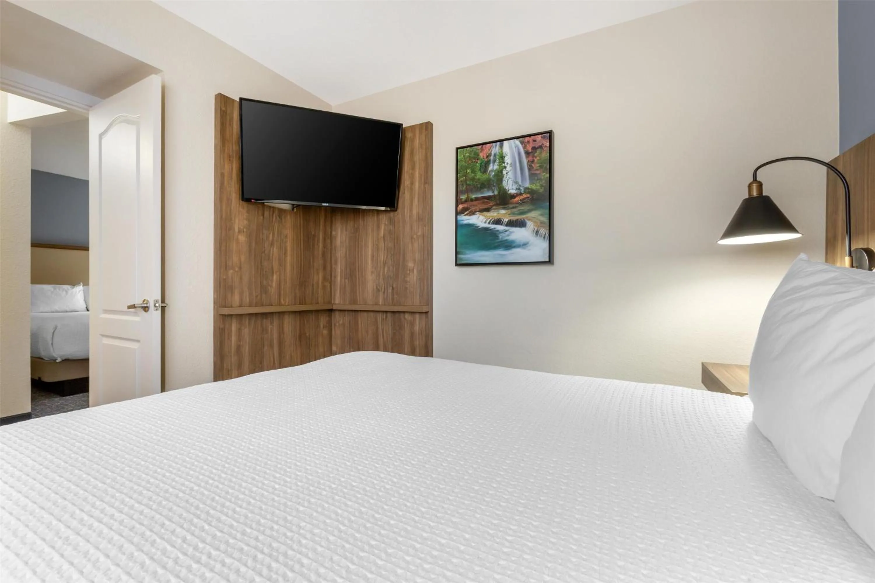 Photo of the whole room, Bed in Best Western Plus A Wayfarer's Inn & Suites