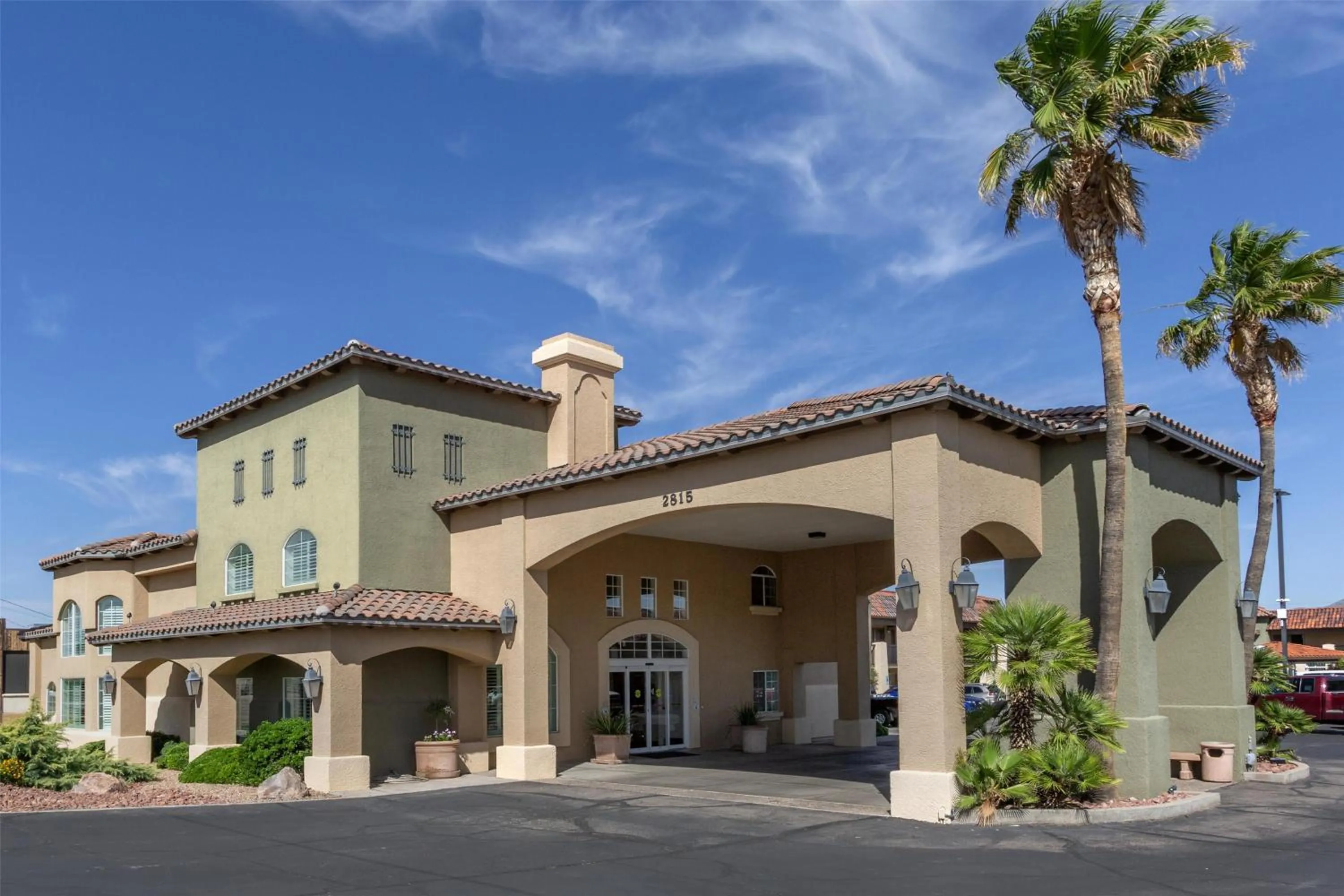 Property building in Best Western Plus A Wayfarer's Inn & Suites