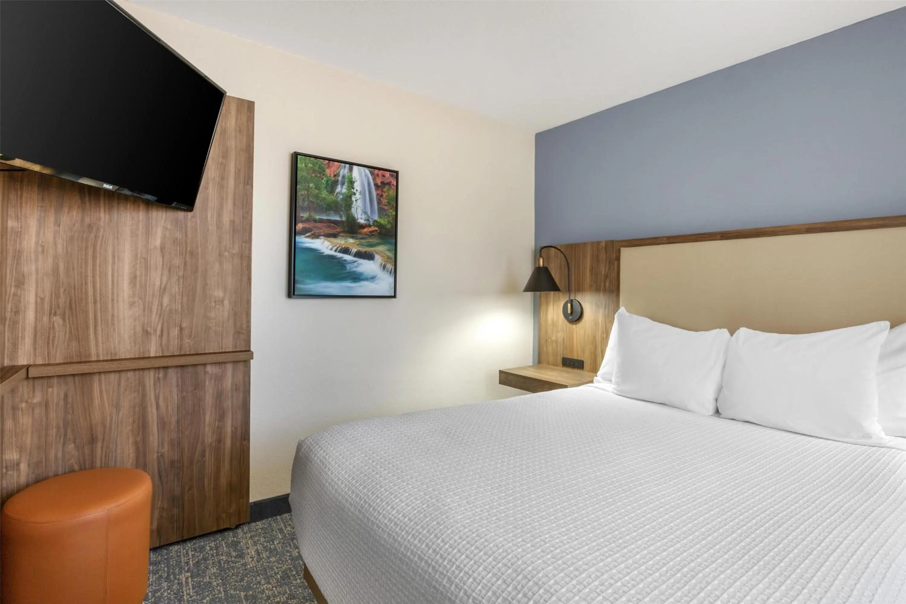 Photo of the whole room, Bed in Best Western Plus A Wayfarer's Inn & Suites
