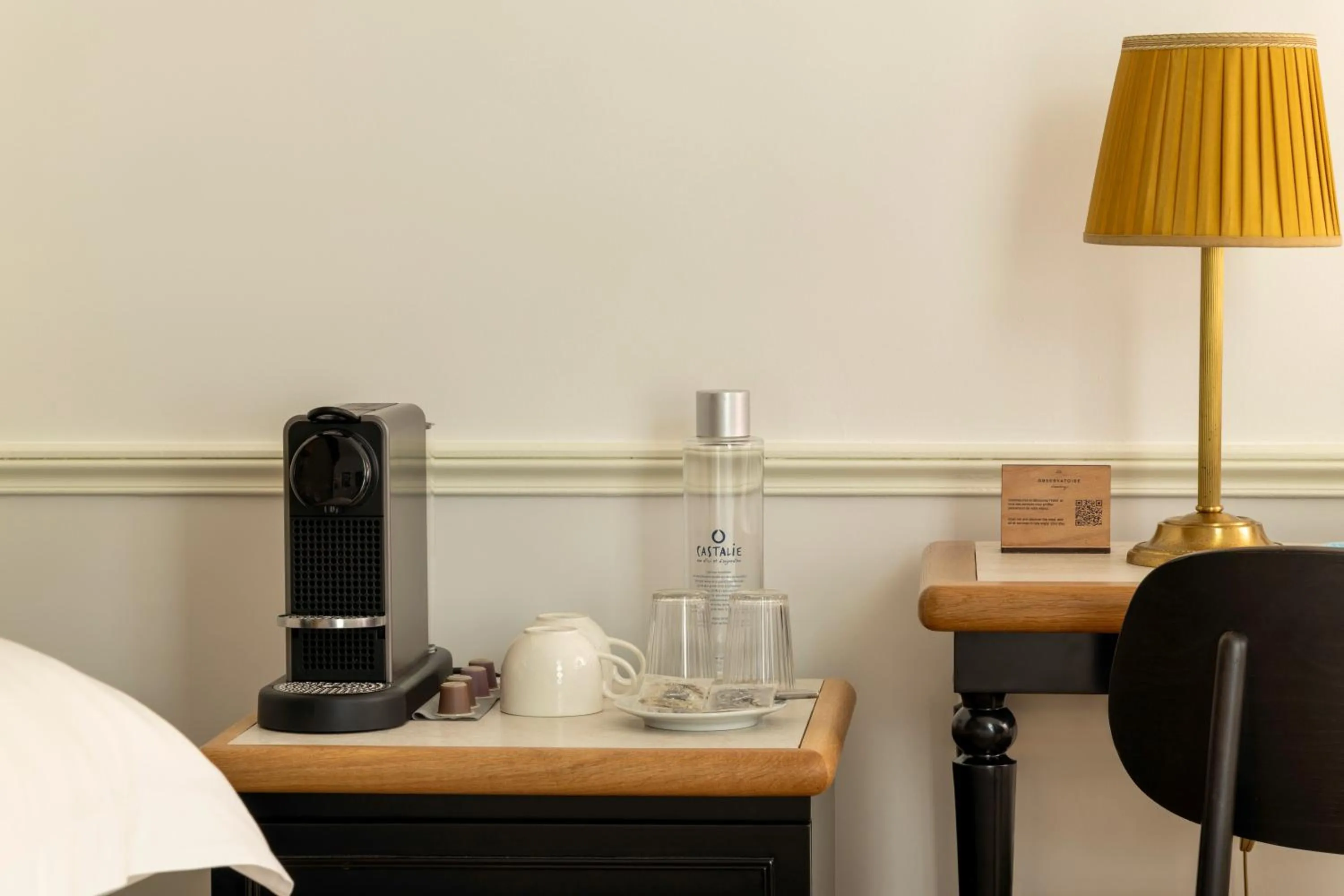 Coffee/tea facilities, Bed in Hotel Observatoire Luxembourg