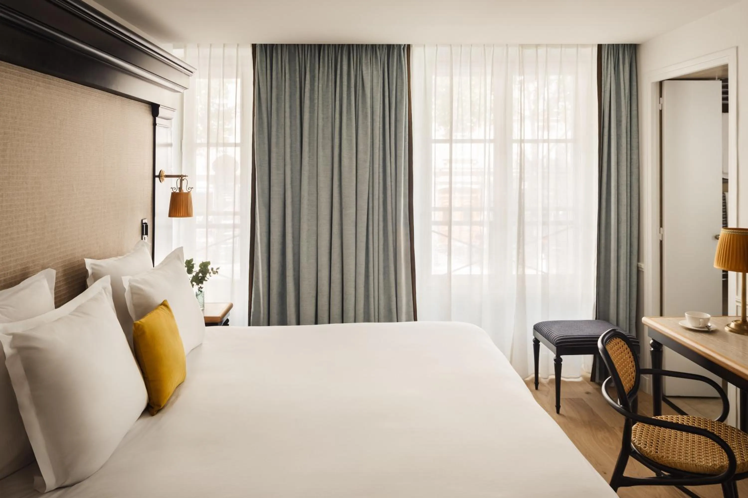 Shower, Bed in Hotel Observatoire Luxembourg