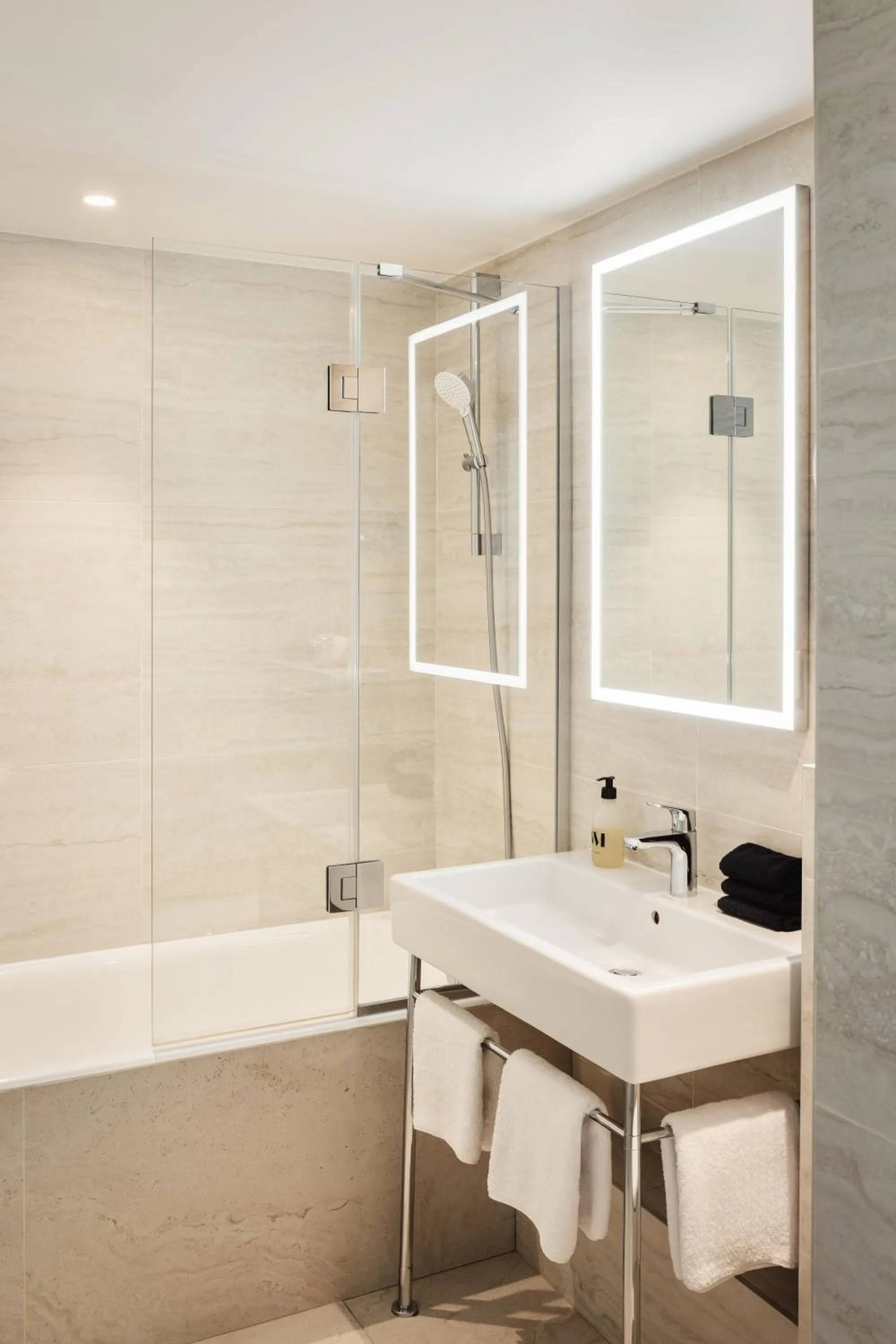 Shower in Hotel Observatoire Luxembourg