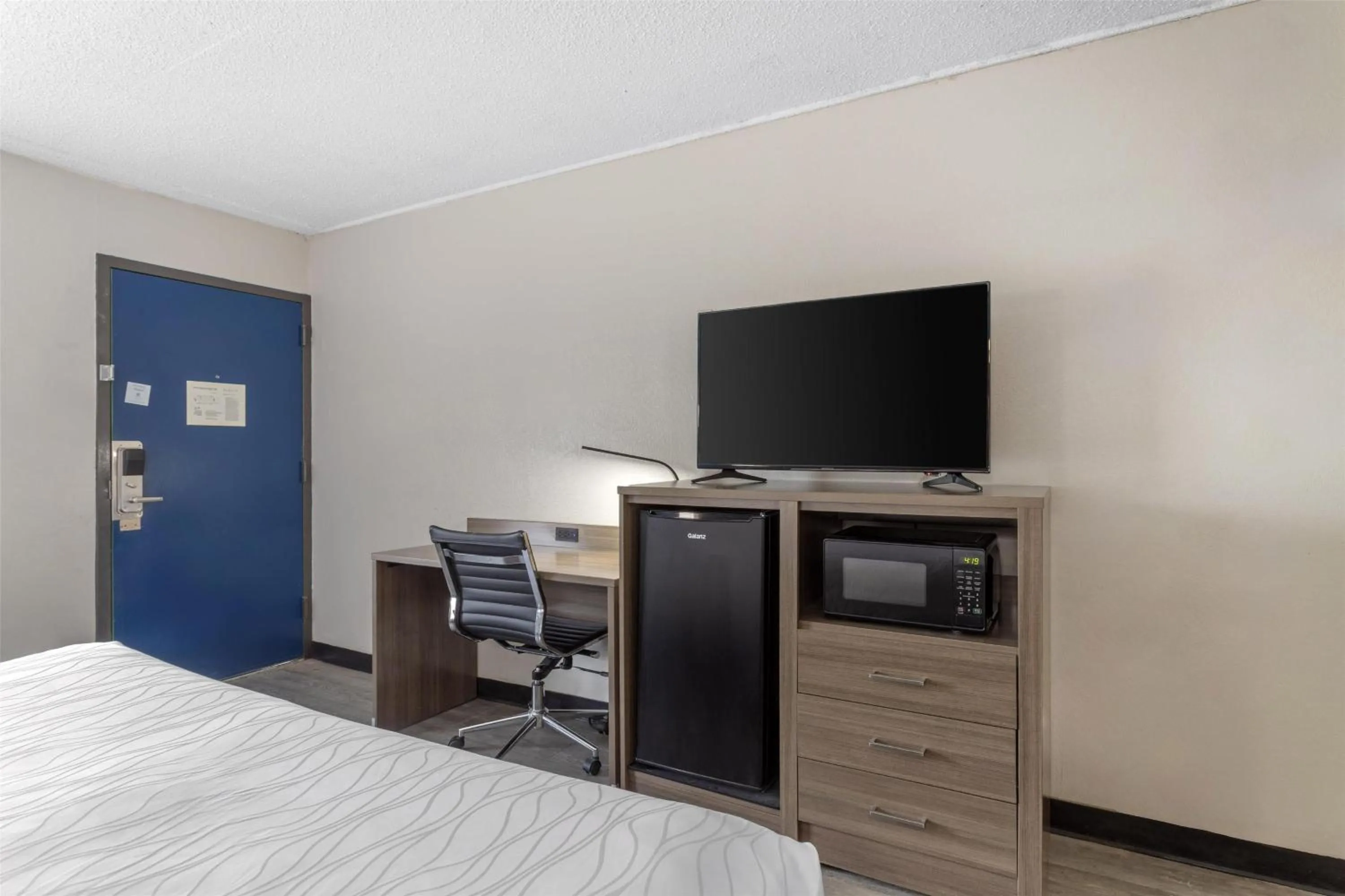 Bedroom in SureStay by Best Western Victoria