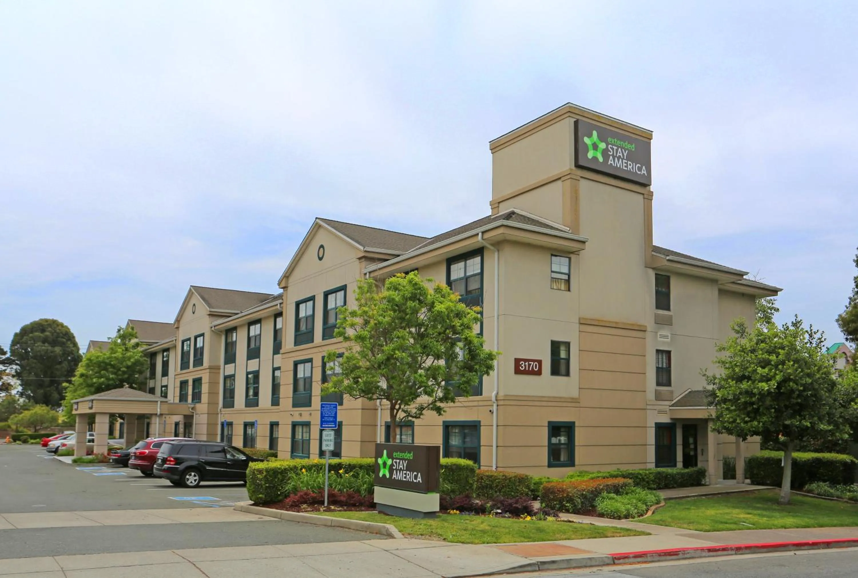 Property building in Extended Stay America Suites - Richmond - Hilltop Mall