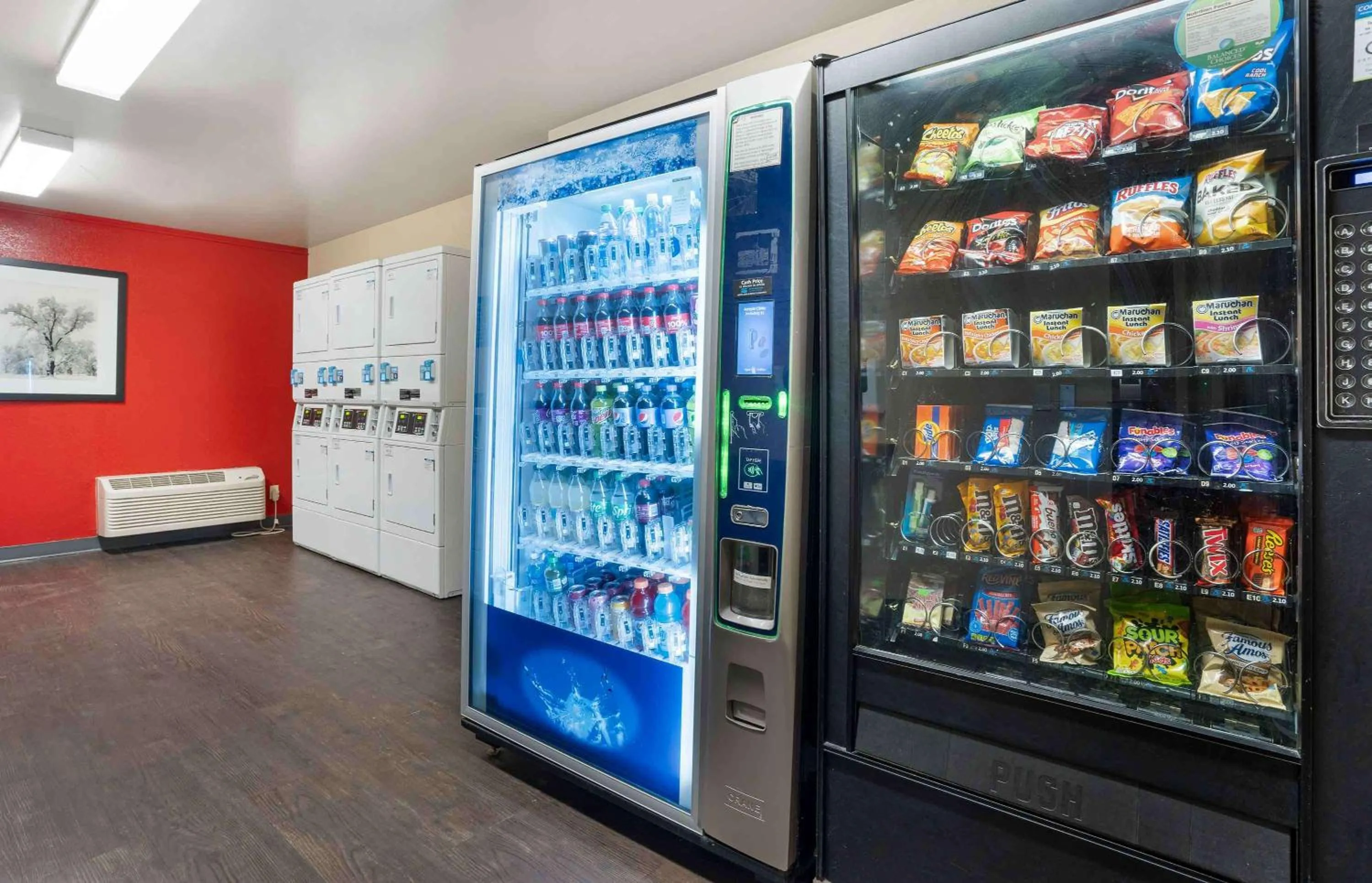 Property building in Extended Stay America Suites - Richmond - Hilltop Mall