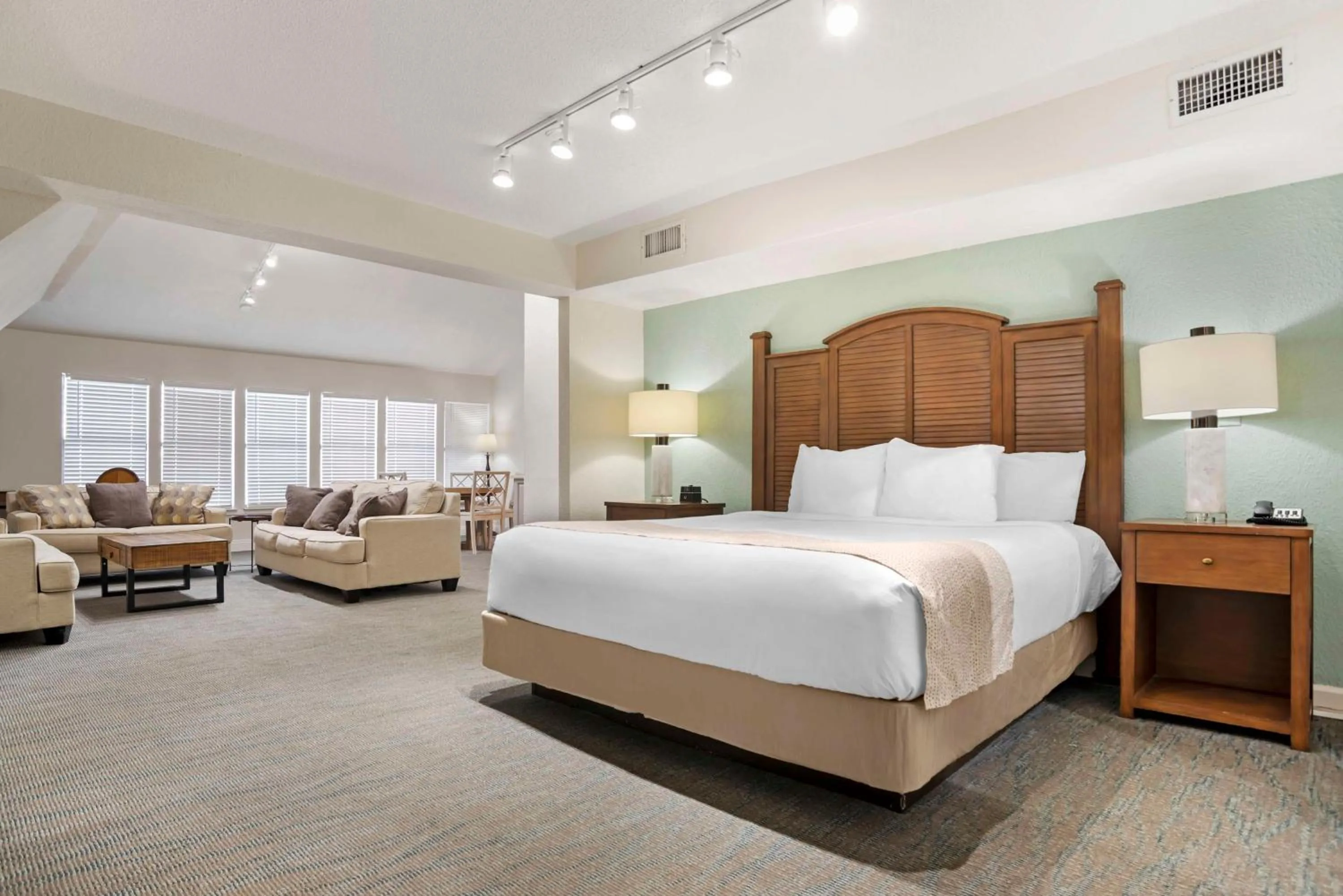 Bedroom, Bed in Best Western on the Beach