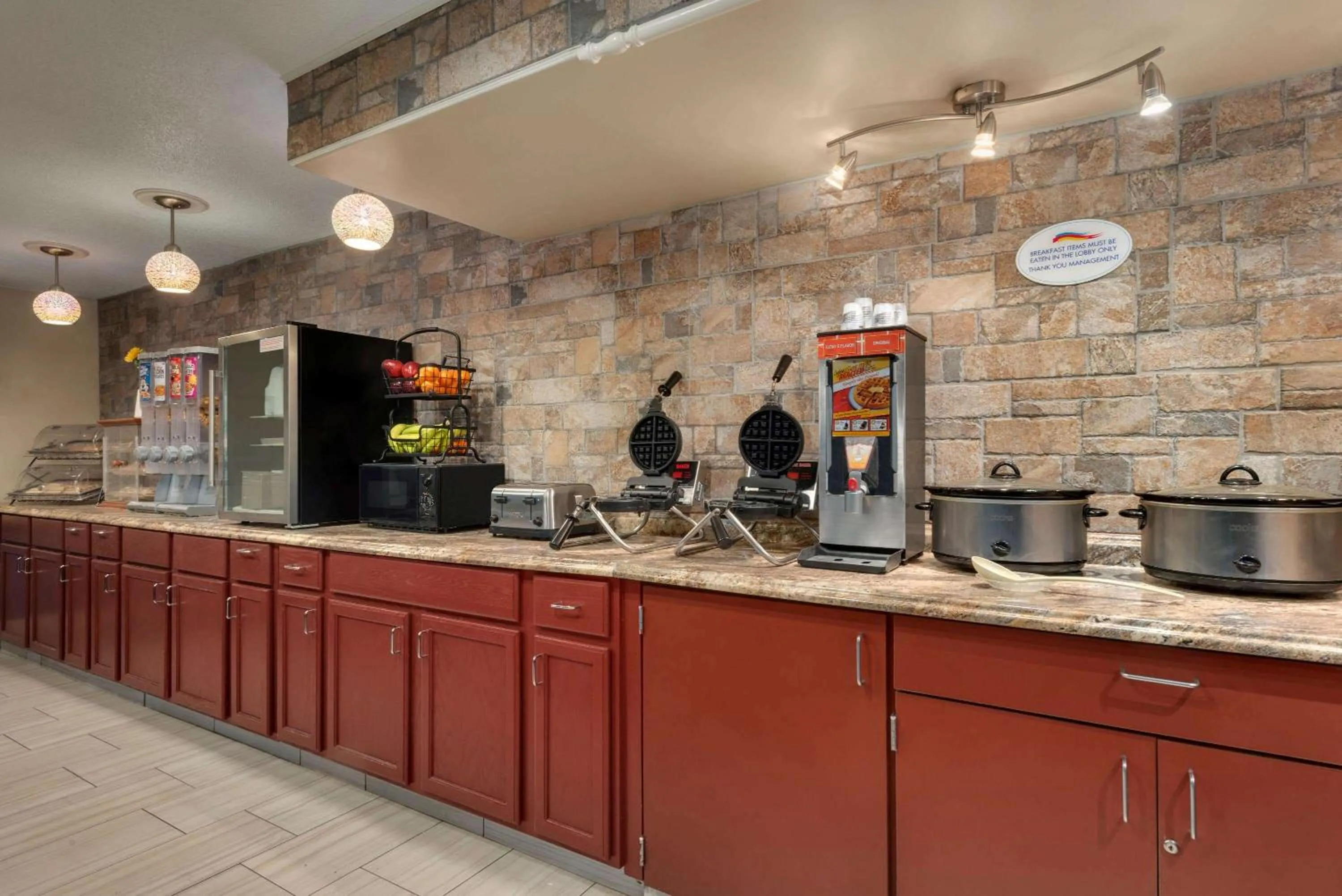 Restaurant/Places to Eat in Baymont by Wyndham Muncie Near Ball State University