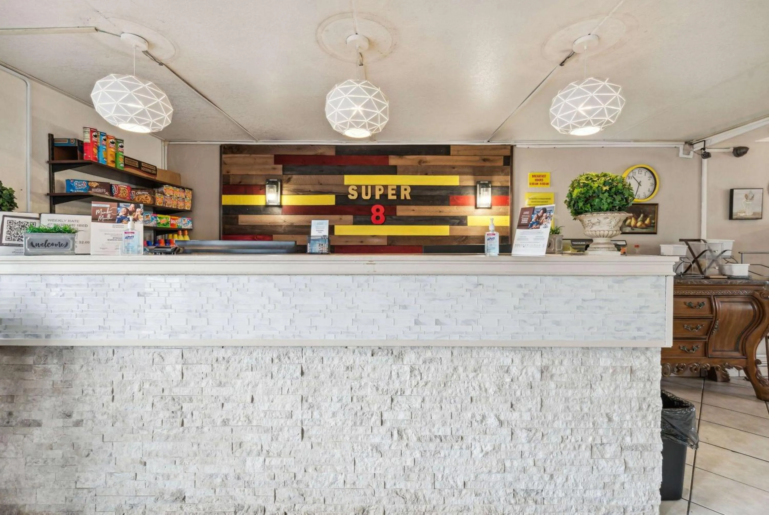 Lobby or reception in Super 8 by Wyndham Millbury/Toledo