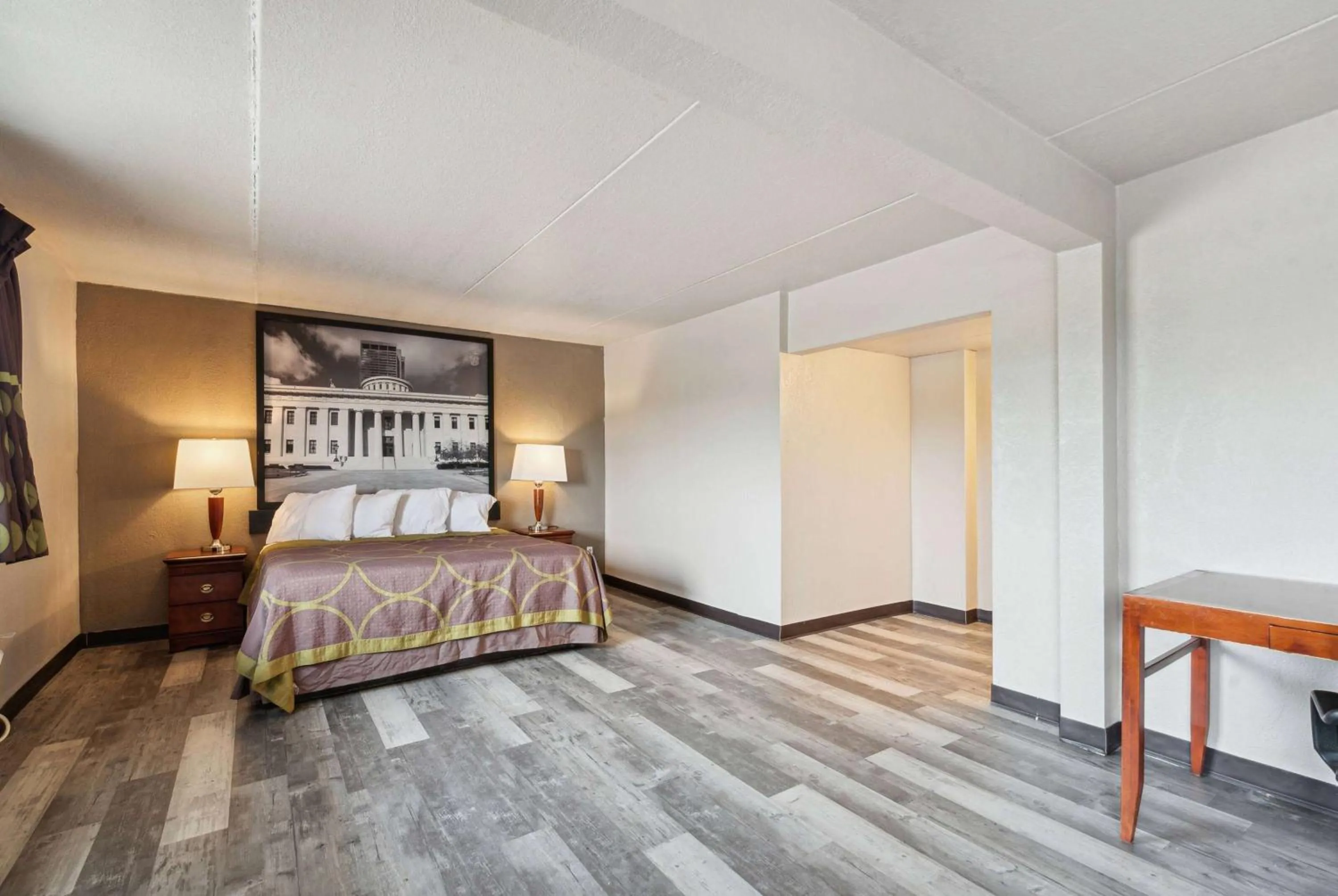 Photo of the whole room, Bed in Super 8 by Wyndham Millbury/Toledo