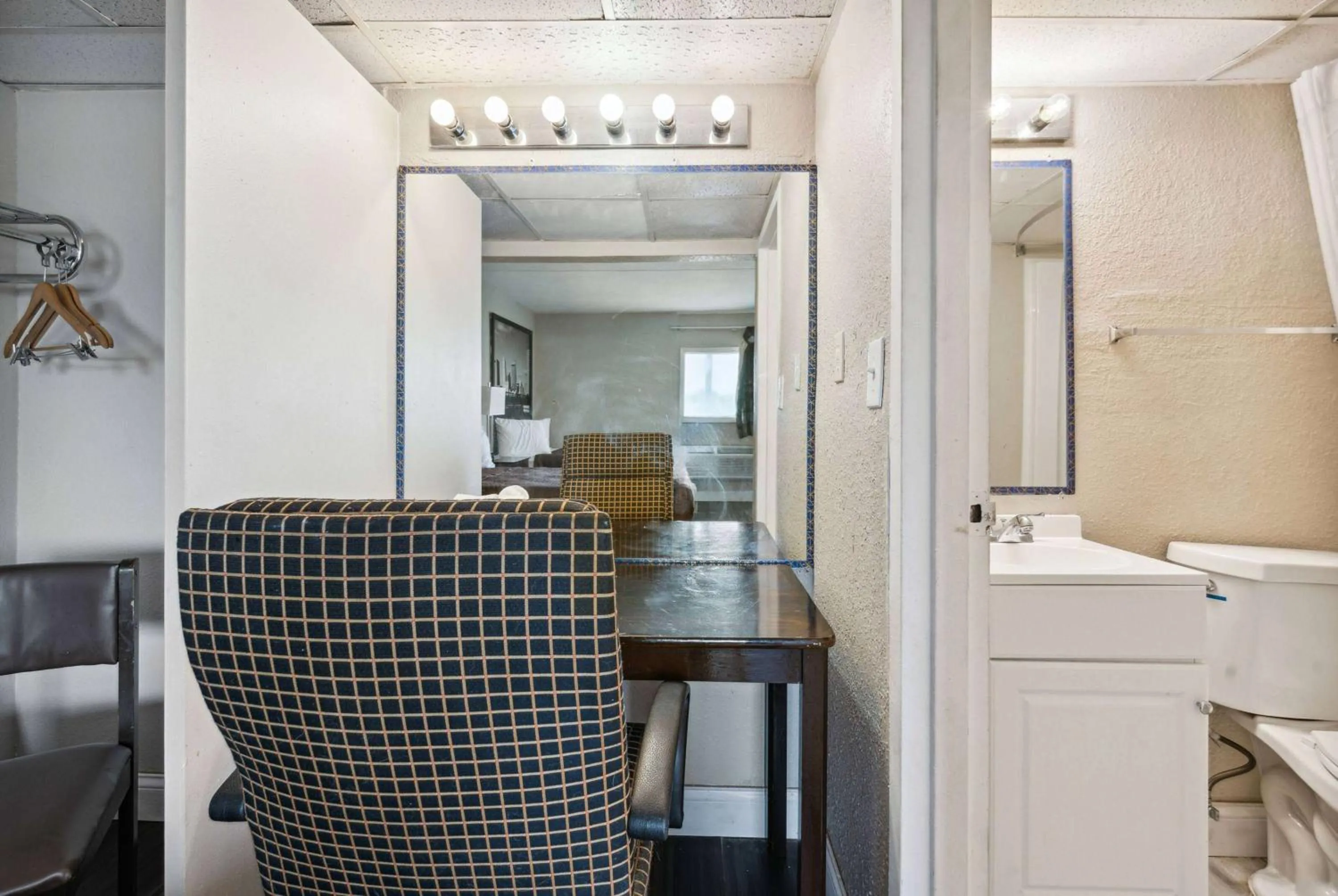 Photo of the whole room in Super 8 by Wyndham Millbury/Toledo