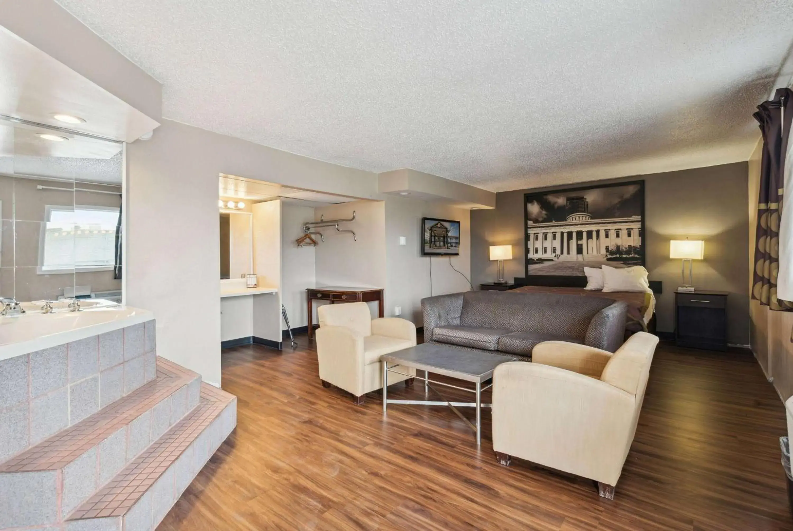 Deluxe King Studio Suite - Smoking in Super 8 by Wyndham Millbury/Toledo Deluxe King Studio Suite - Smoking in Super 8 by Wyndham Millbury/Toledo