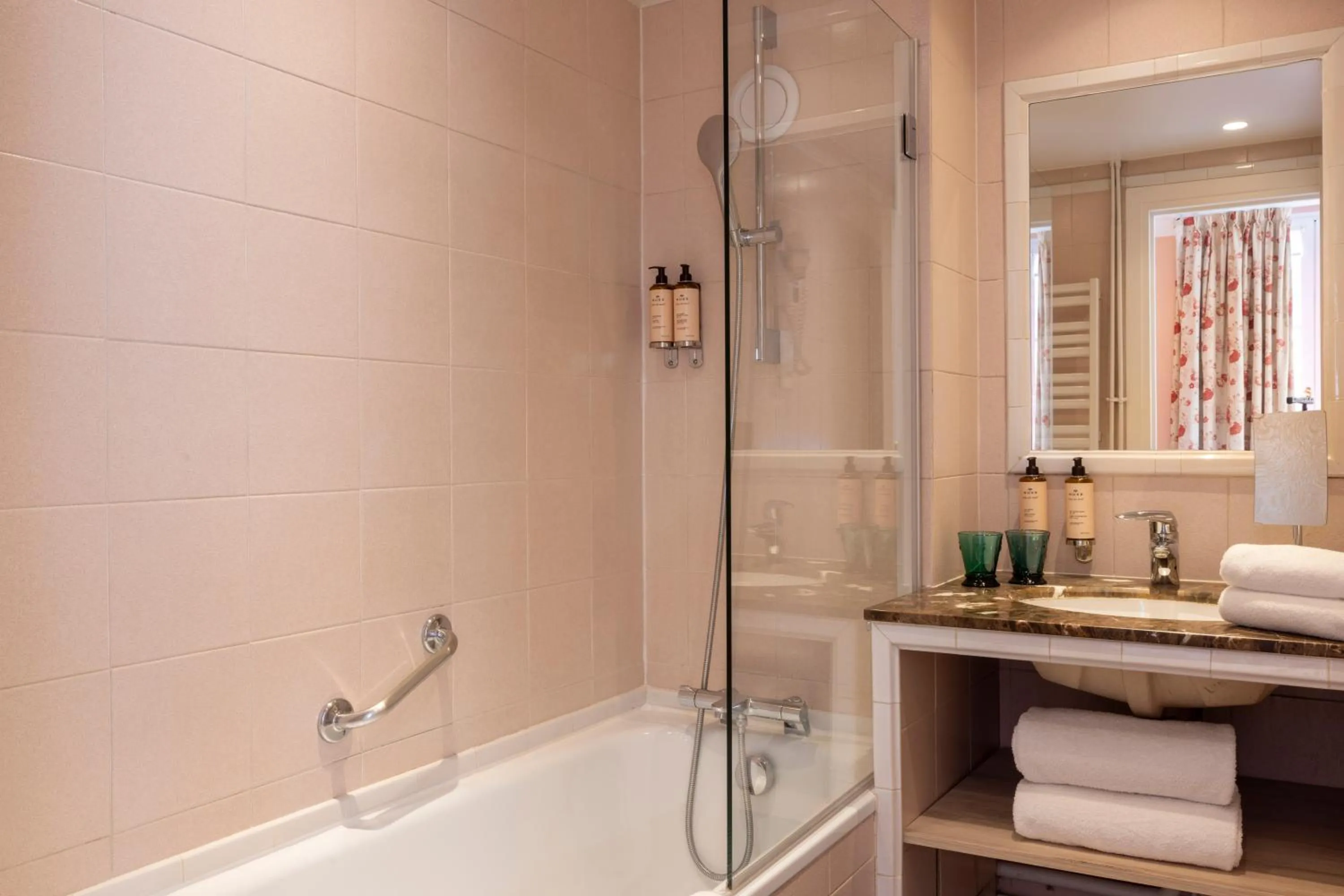 Bathroom in Hôtel Le Saint Gregoire