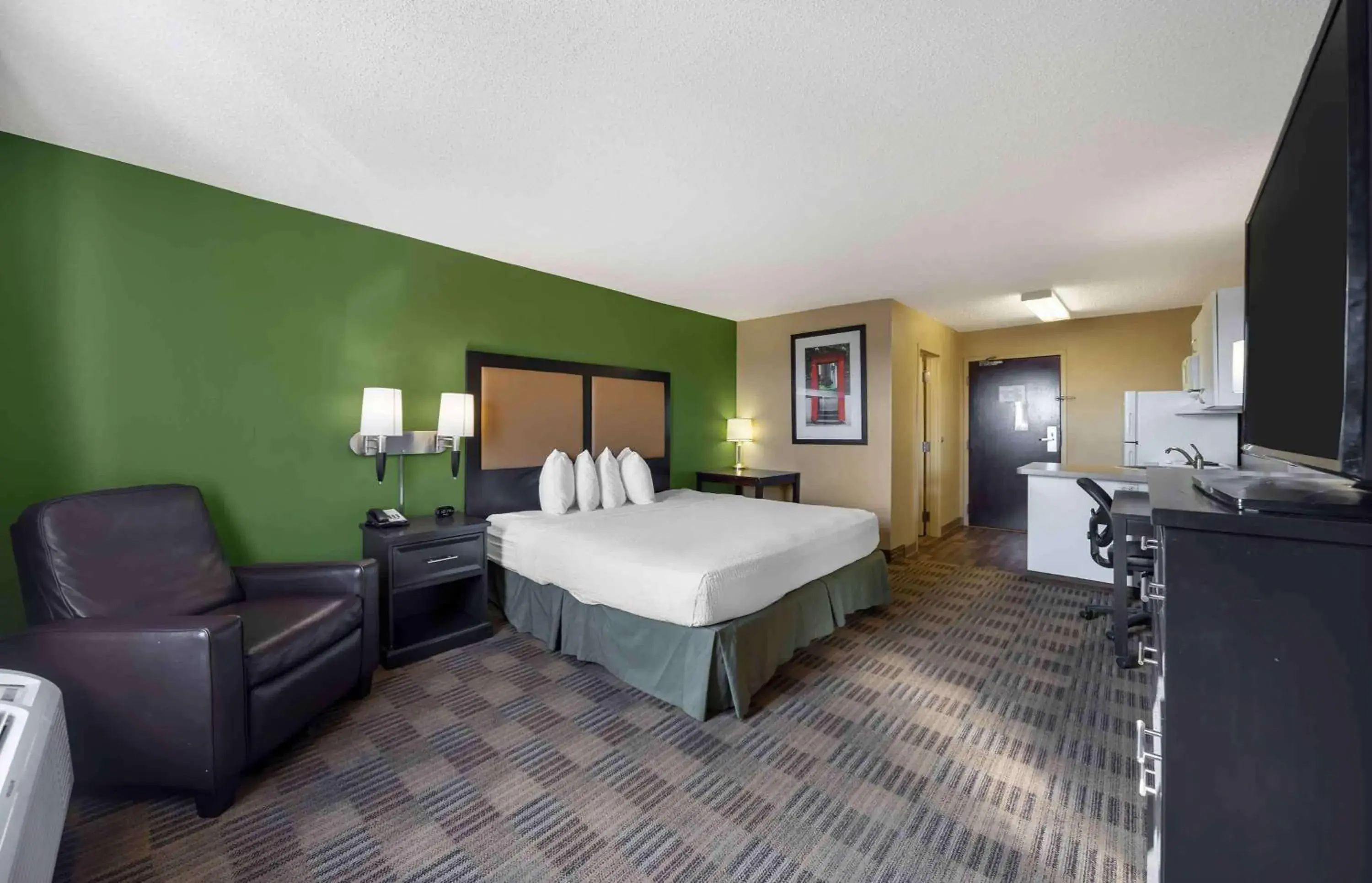 Studio with 1 King Bed - Non-Smoking in Extended Stay America Suites - Oklahoma City - Airport Studio with 1 King Bed - Non-Smoking in Extended Stay America Suites - Oklahoma City - Airport