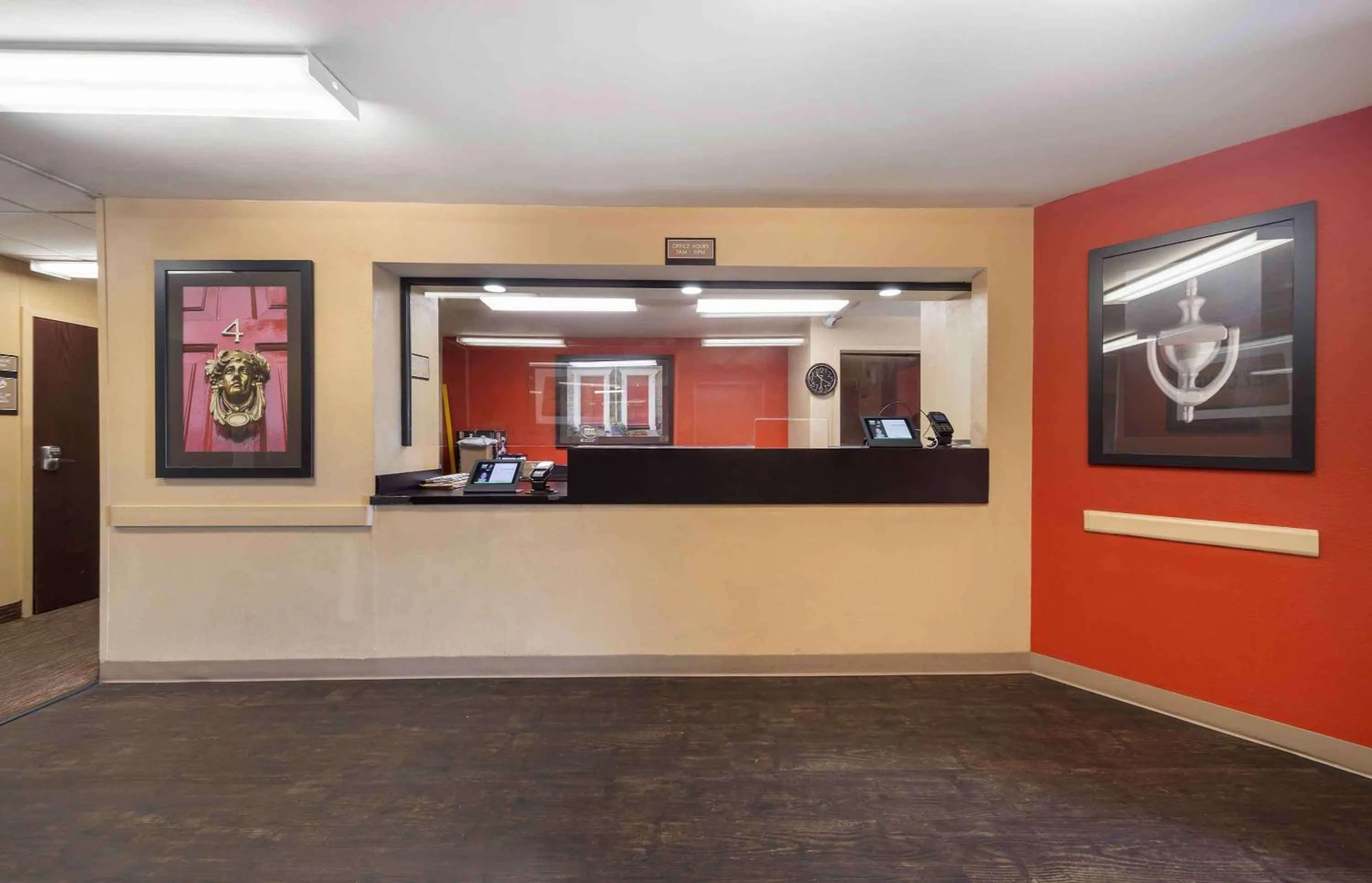 Lobby or reception in Suburban Studios