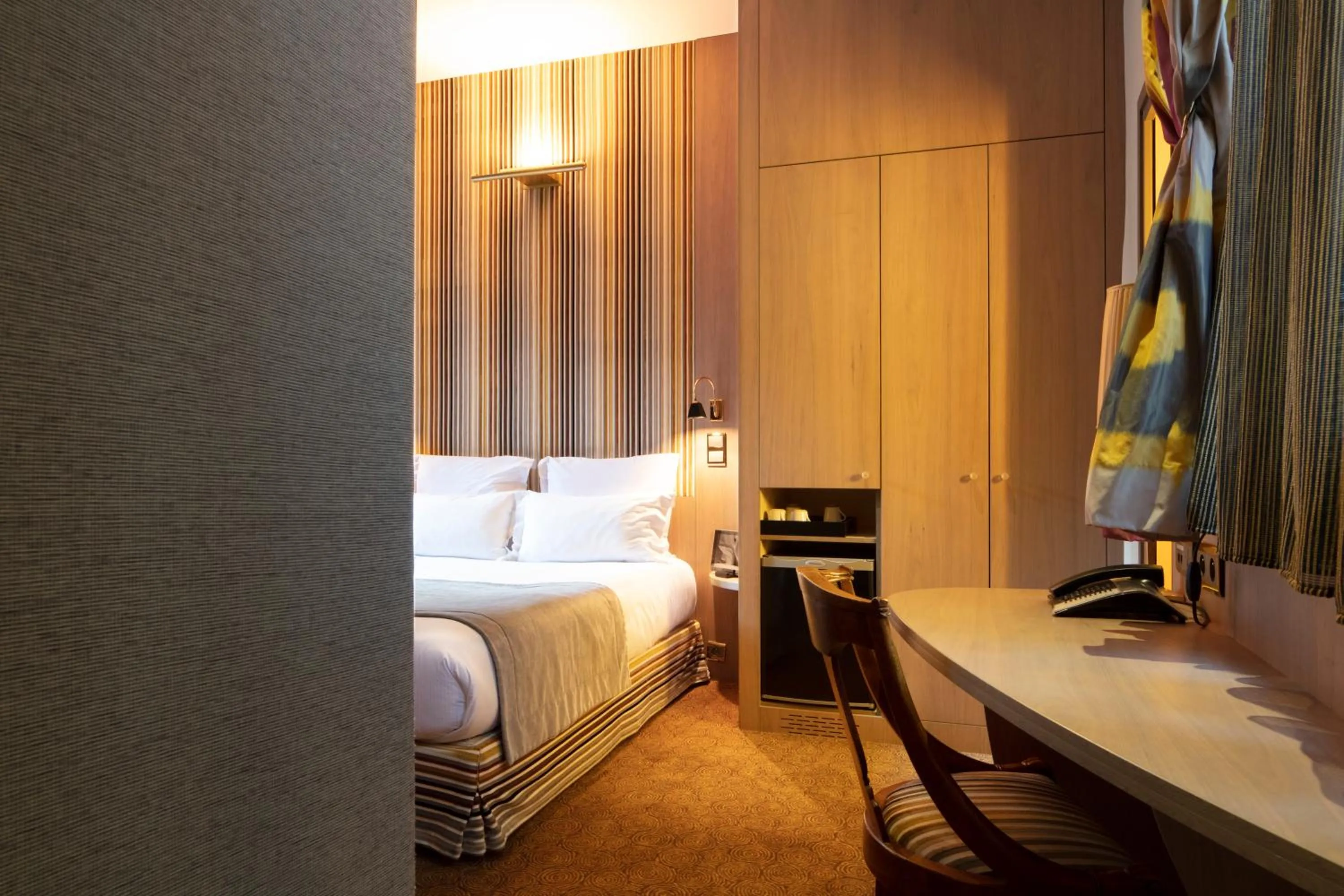 Bedroom, Bed in Hôtel Regent's Garden - Astotel