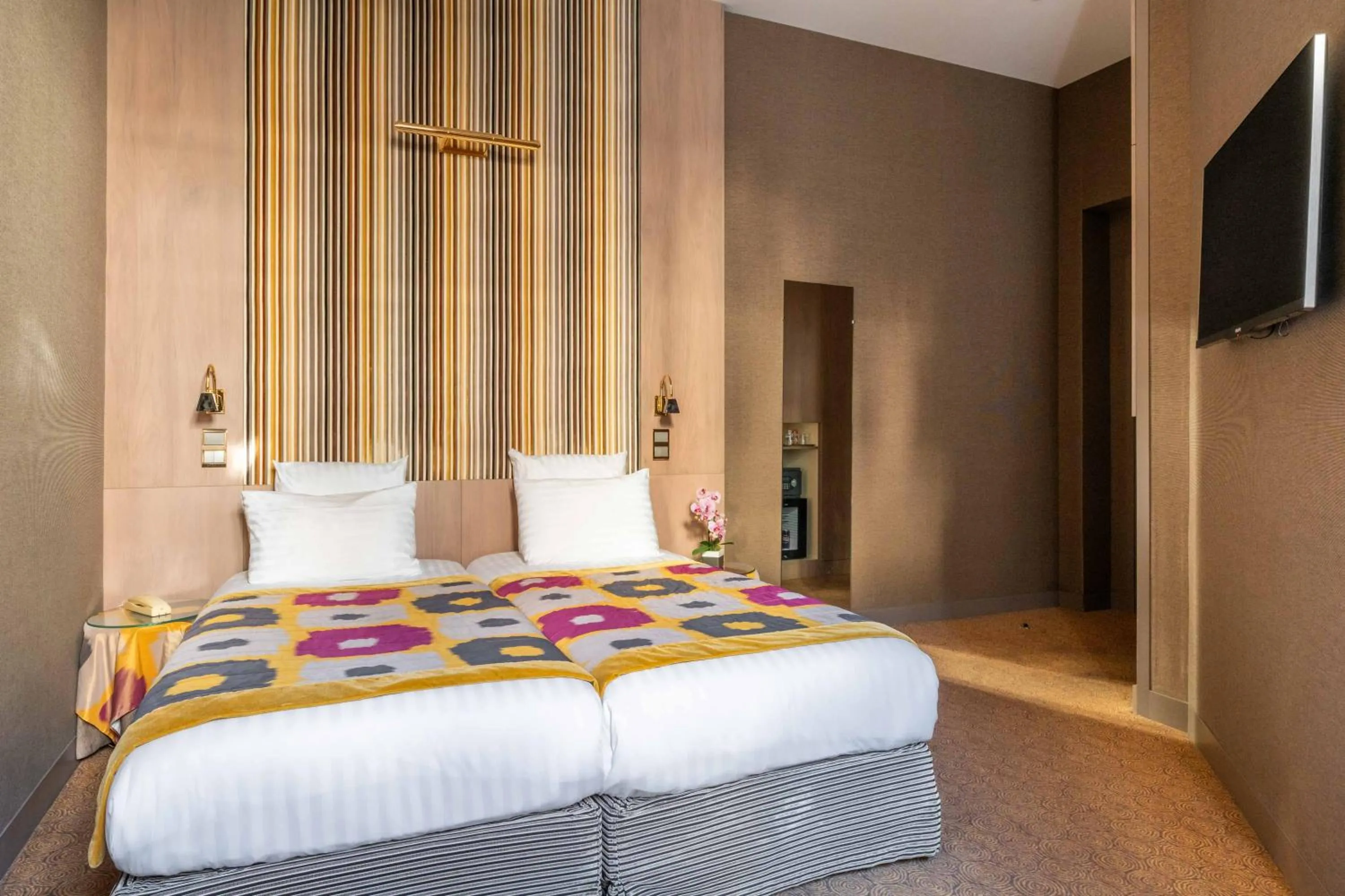 Bedroom, Bed in Hôtel Regent's Garden - Astotel