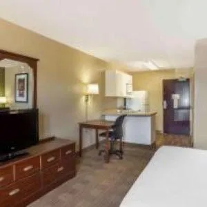 TV and multimedia, Bed in Suburban Studios Exton - Philadelphia Great Valley