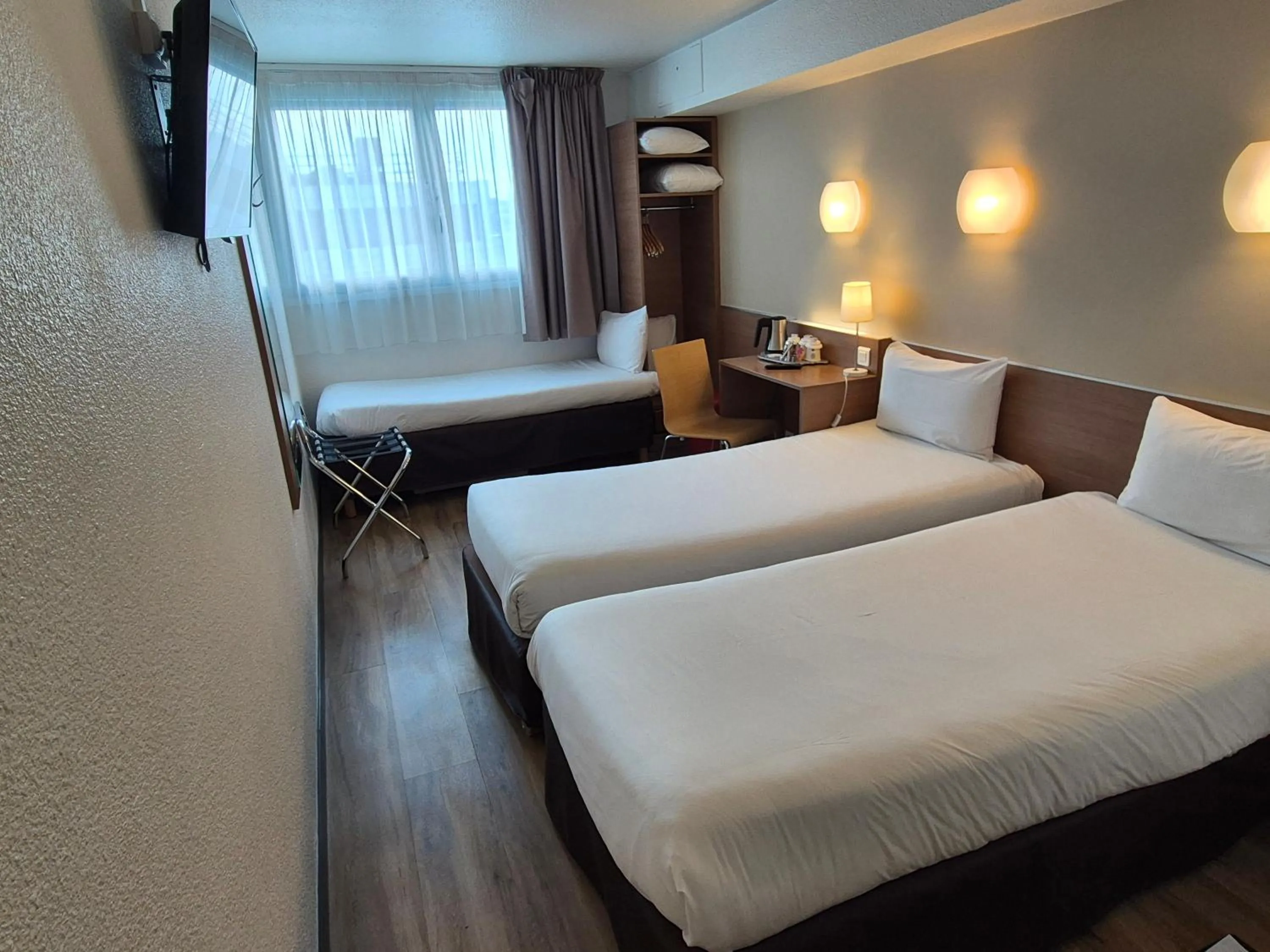 Bed in CAMPANILE PARIS 12 - Bercy Village