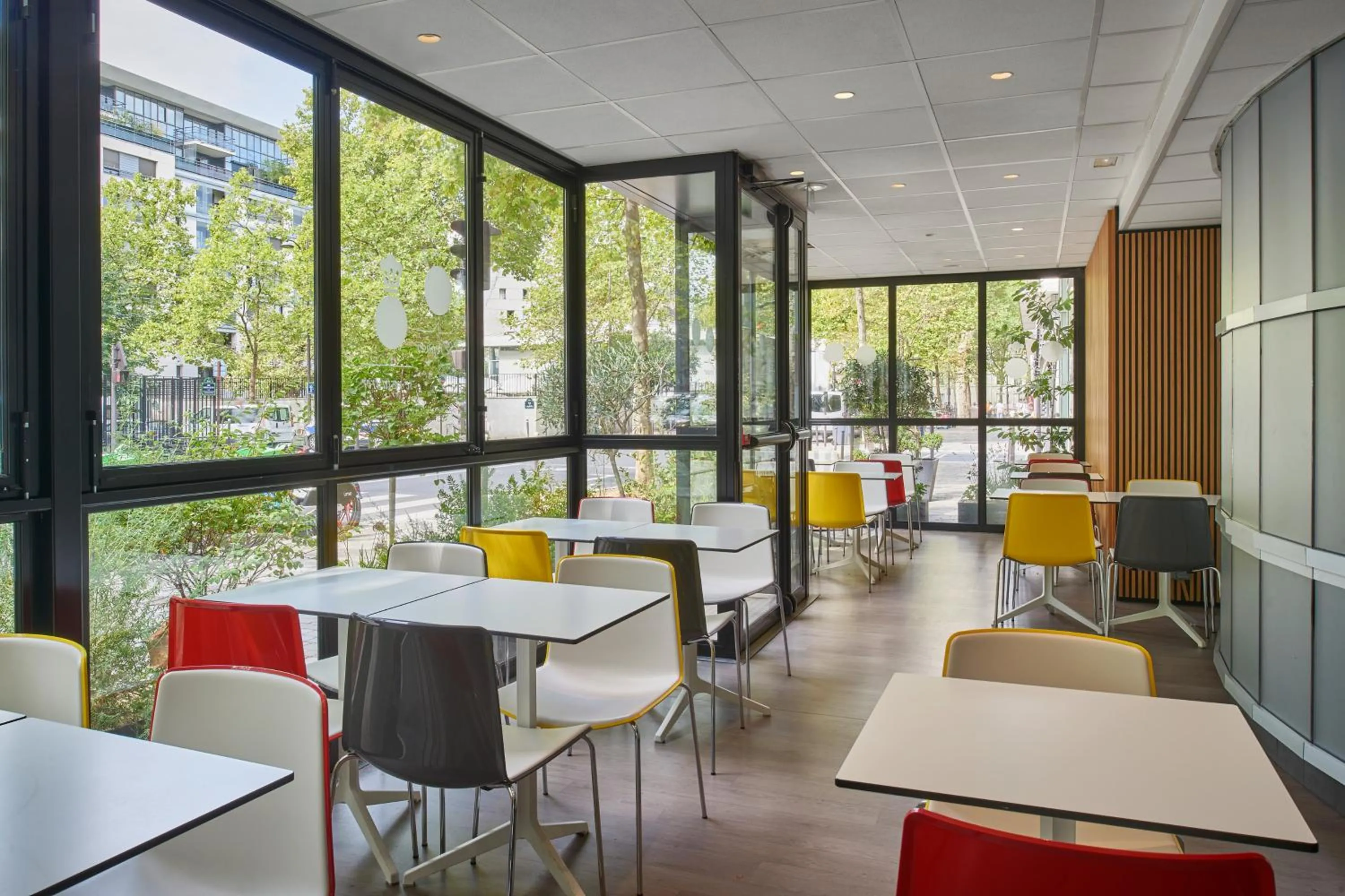 Restaurant/places to eat in CAMPANILE PARIS 12 - Bercy Village