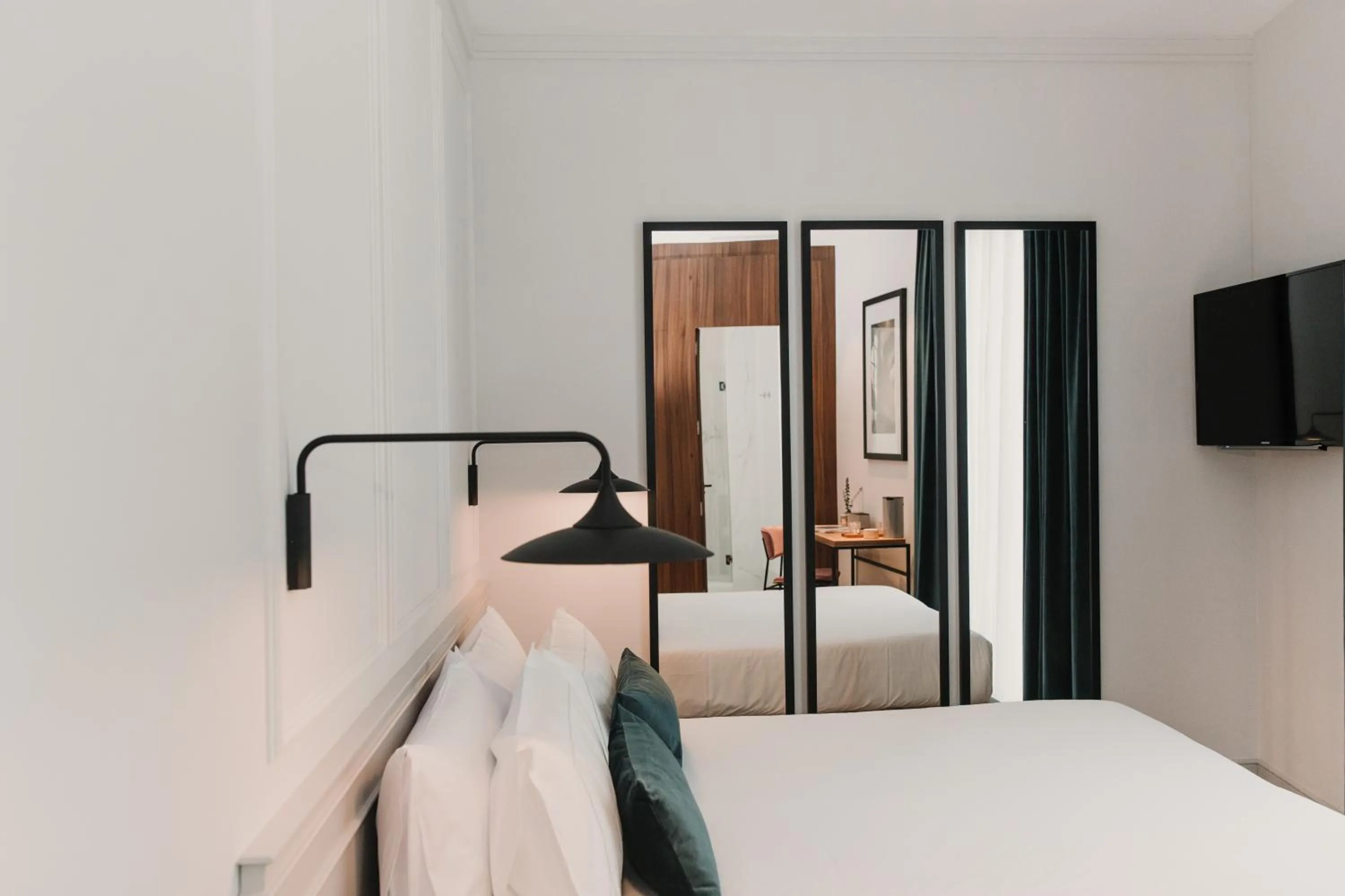 Photo of the whole room, Bed in Room Mate Collection Helen Berger