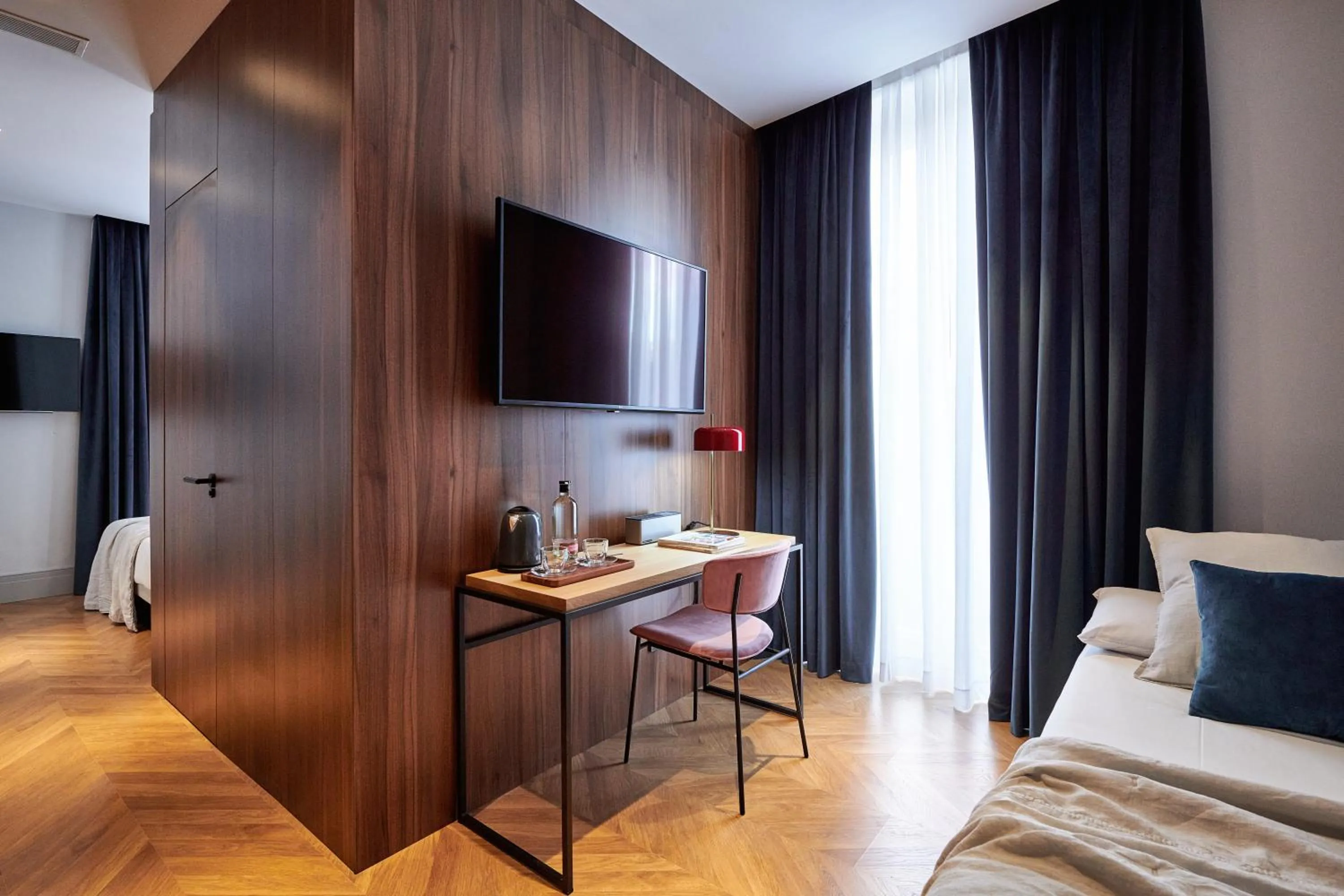 TV and multimedia in Room Mate Collection Helen Berger