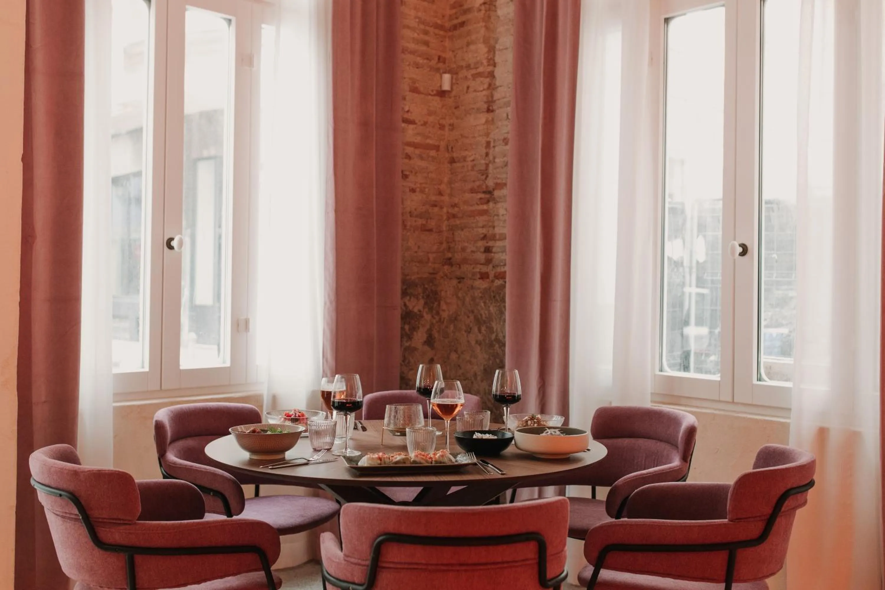 Restaurant/places to eat in Room Mate Collection Helen Berger