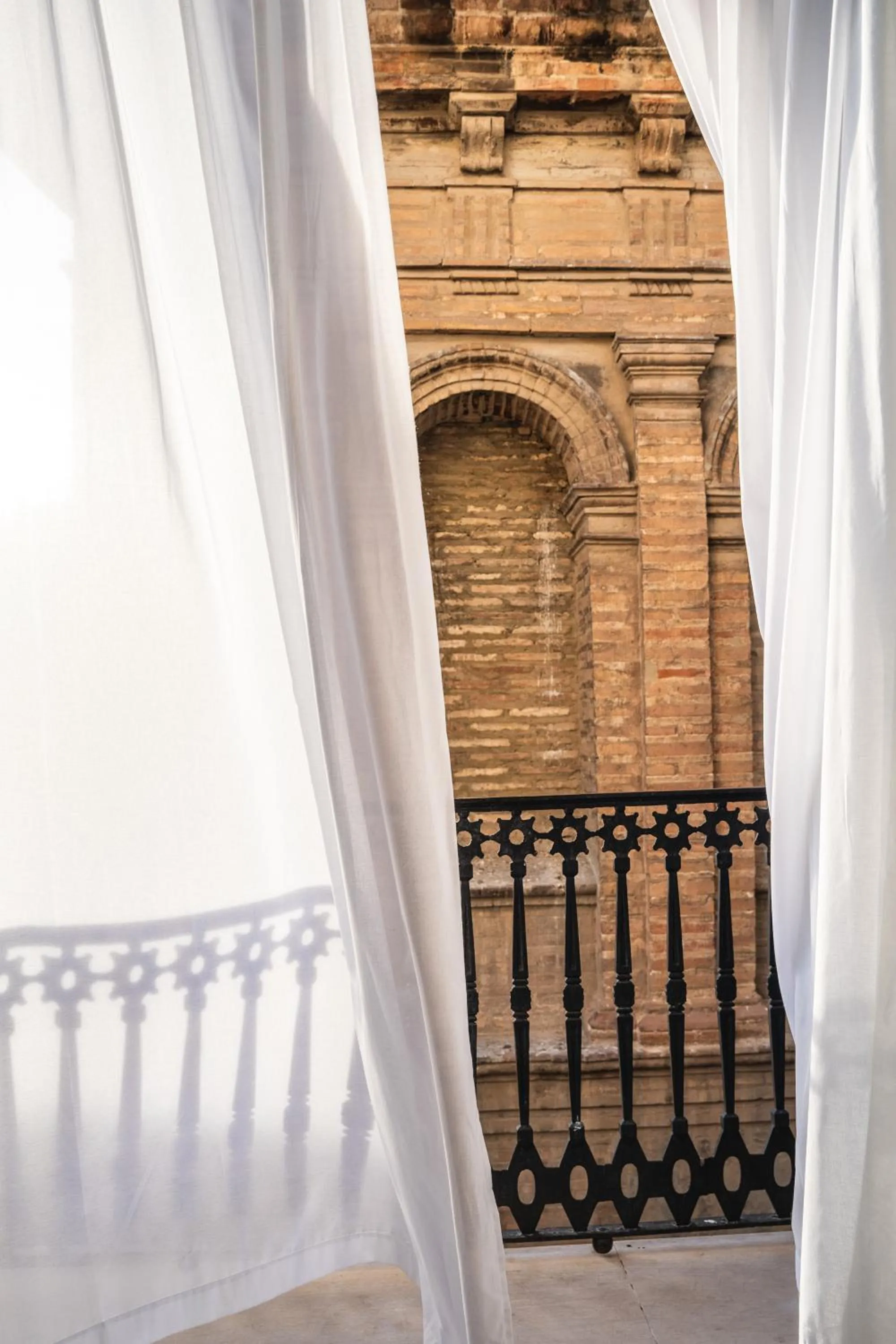 Landmark view in Room Mate Collection Helen Berger