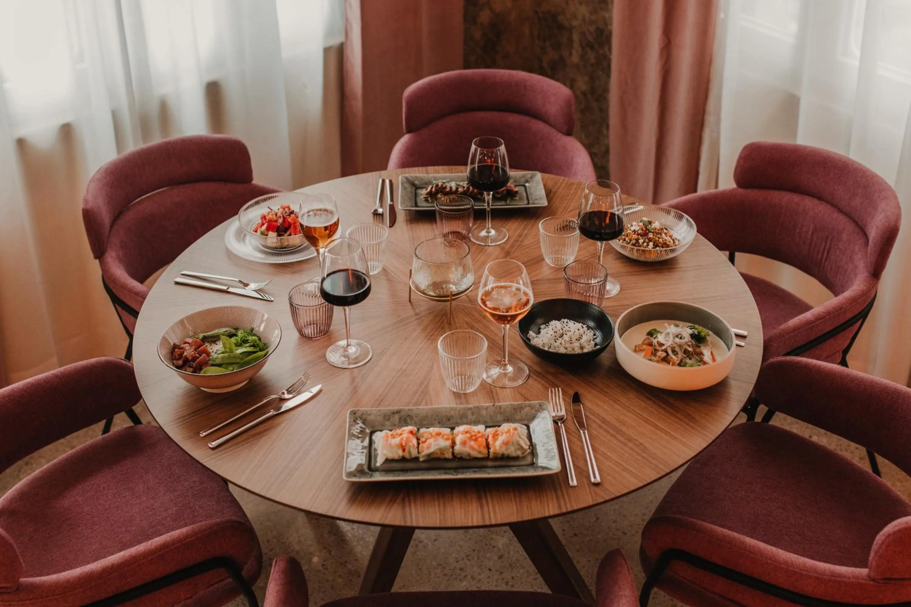 Restaurant/places to eat in Room Mate Collection Helen Berger